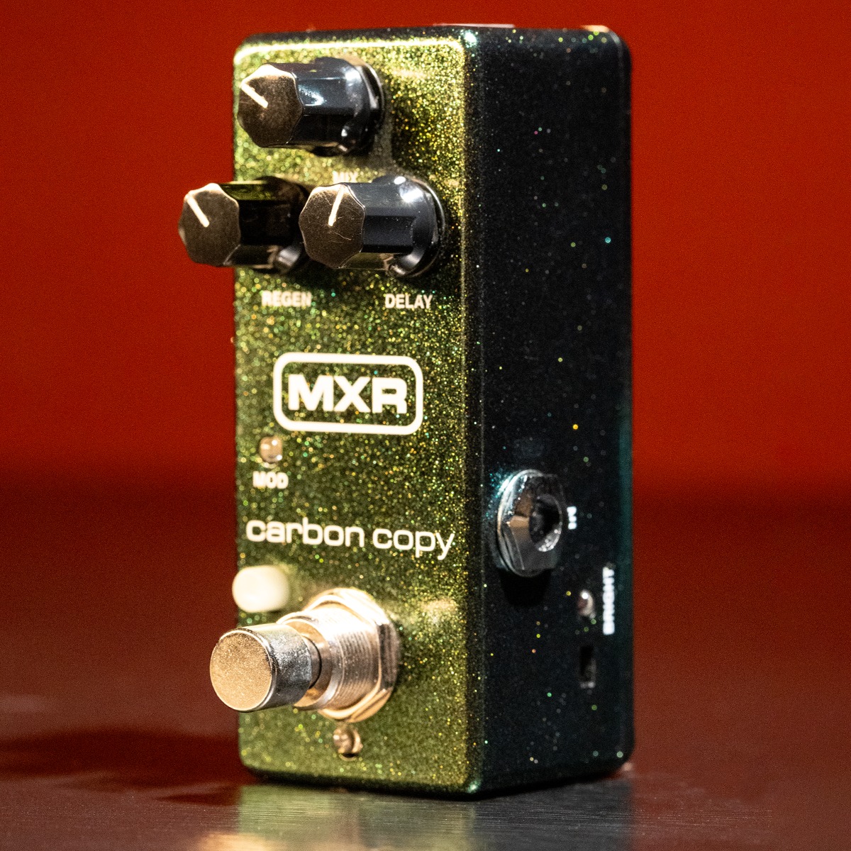 The MXR Carbon Copy Mini delivers full-sized bucket-brigade warmth