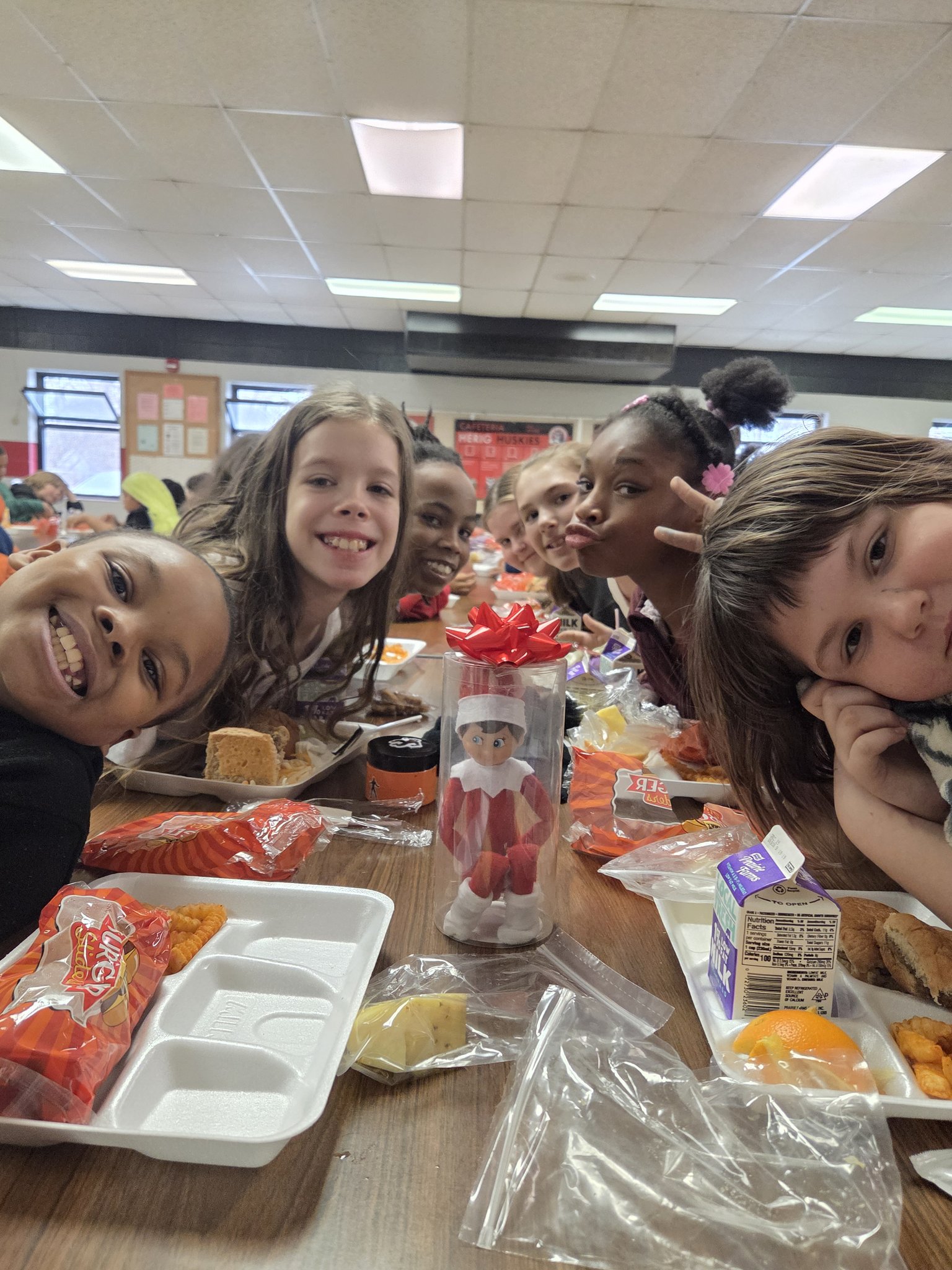 Saginaw - 🎒🍊 Bennie Took a Trip to Herig Elementary! 🍍🎒 Today, Bennie ...