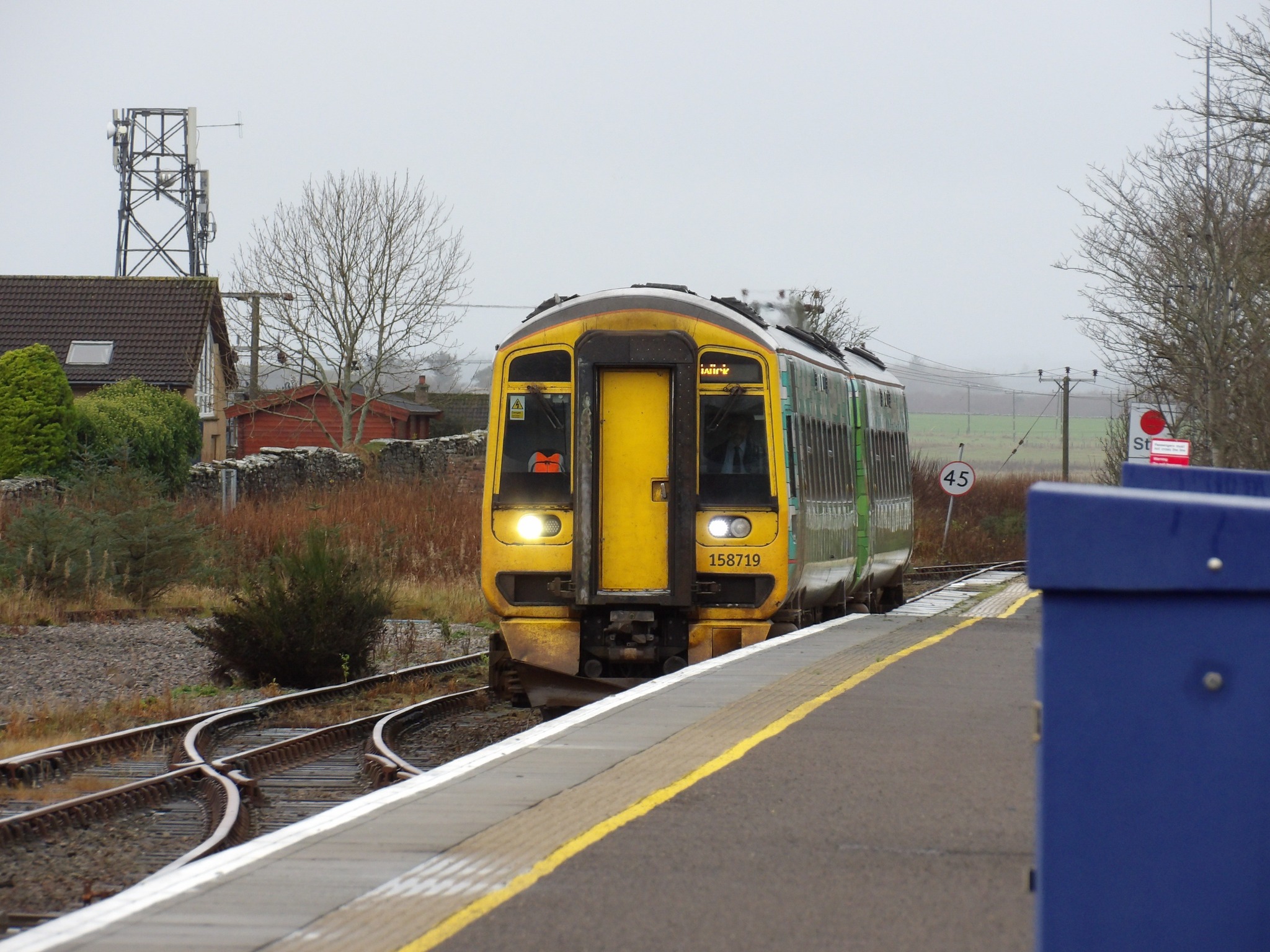 Haverton Hill to Leith ammonia tanks train with 40057