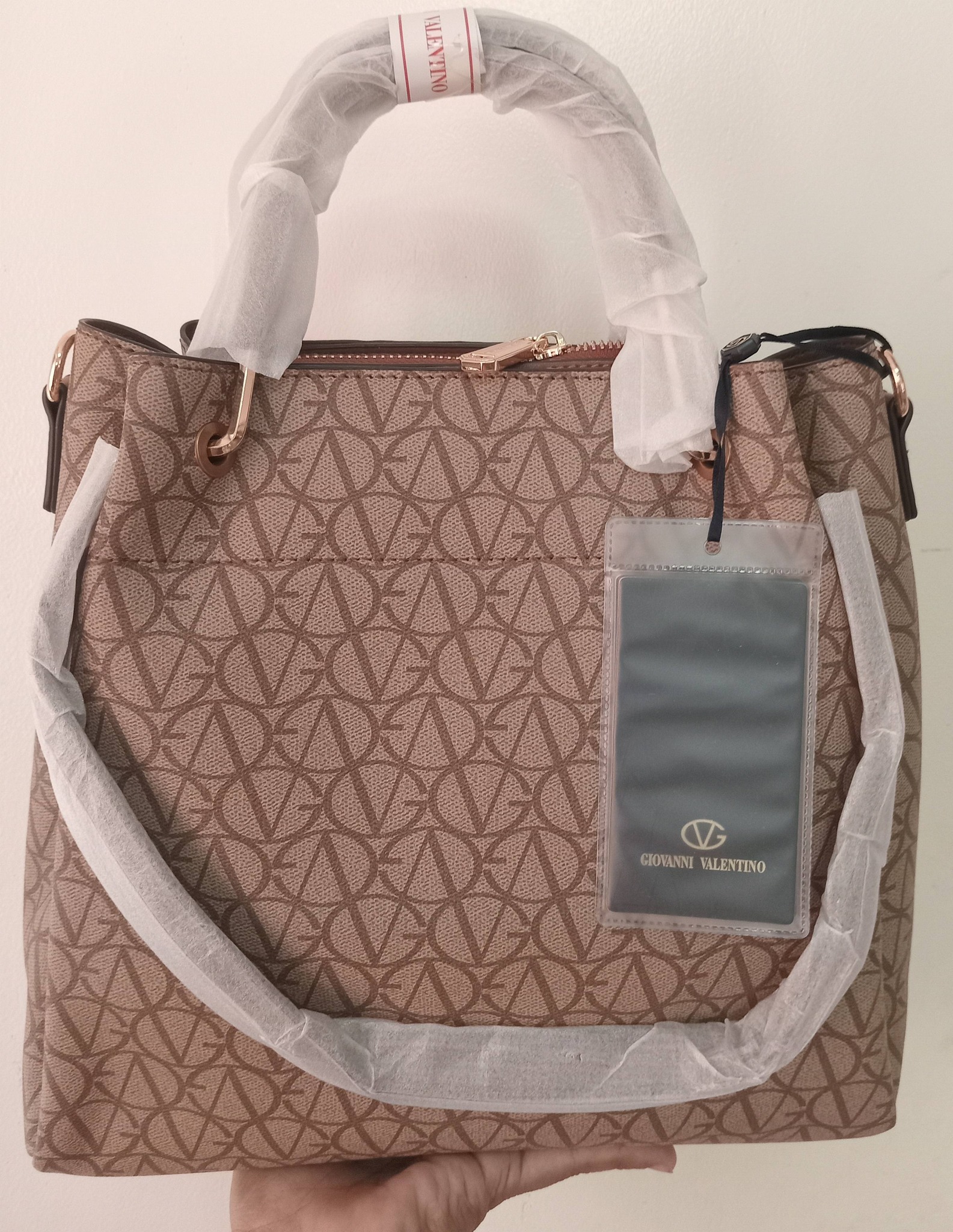 Brandnew Original Giovanni Valentino With Sling Three compartment 