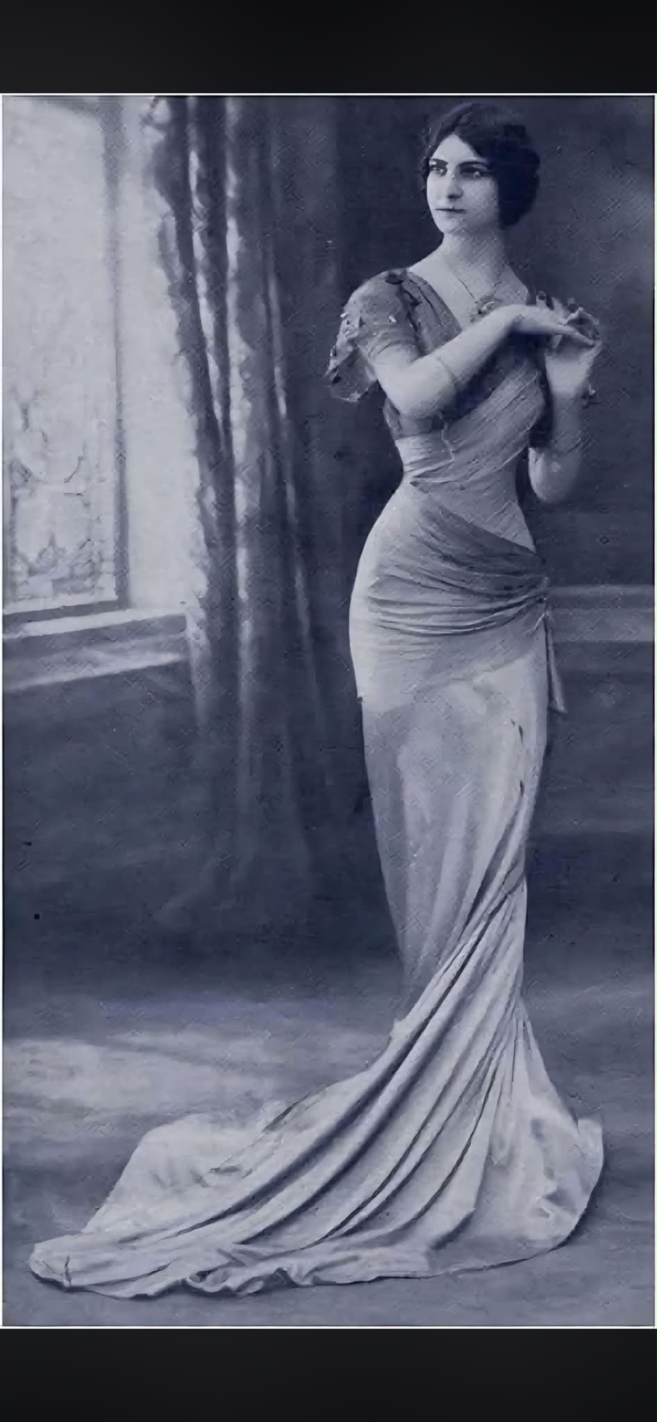 Jeanne Margaine-Lacroix's corset-free gowns defy Edwardian standards