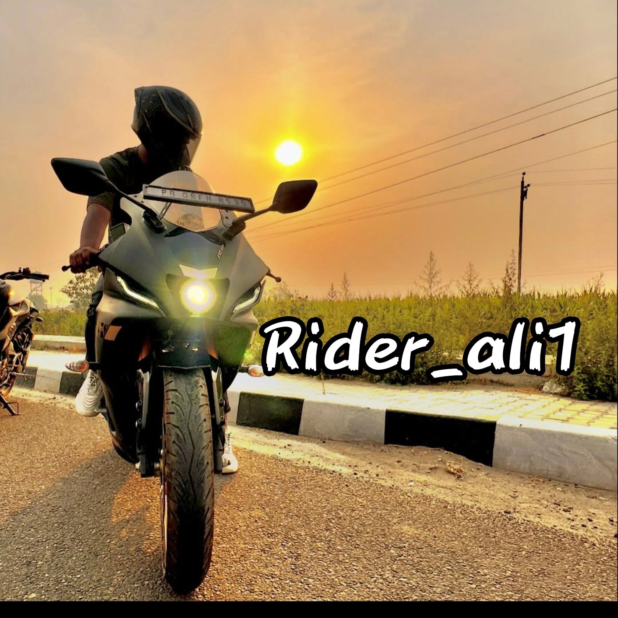 Ek chocolate 200 💸💵 ki mil rahi hai 😊😊 tag your friends 📍 Rider Ali # ...
