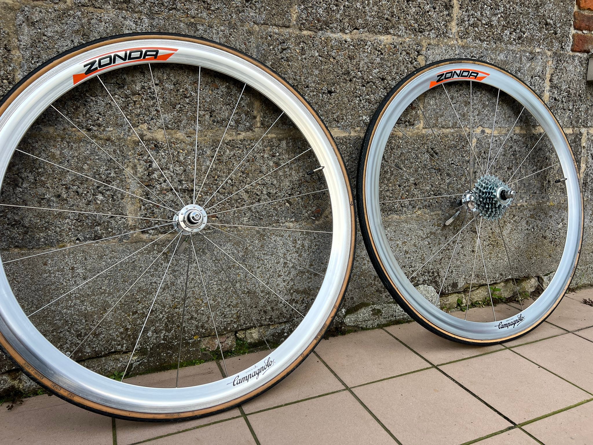 What are the performance differences between Campagnolo C15 Zonda