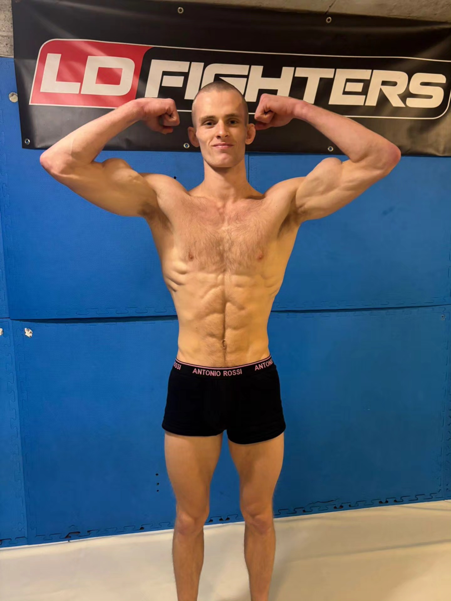 HD - ⚖ ON WEIGHT 🔶🏴󠁧󠁢󠁥󠁮󠁧󠁿 Weight made for Vic Yeo, for the very first ...