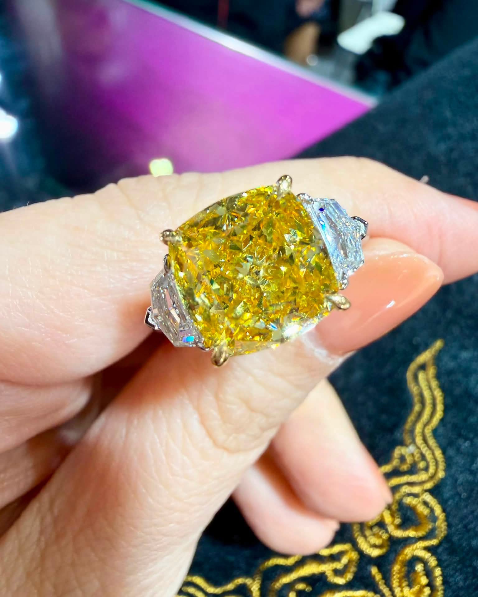 FANCY INTENSE YELLOWISH GREEN PS Ring Buy Dark Green Stone Light 