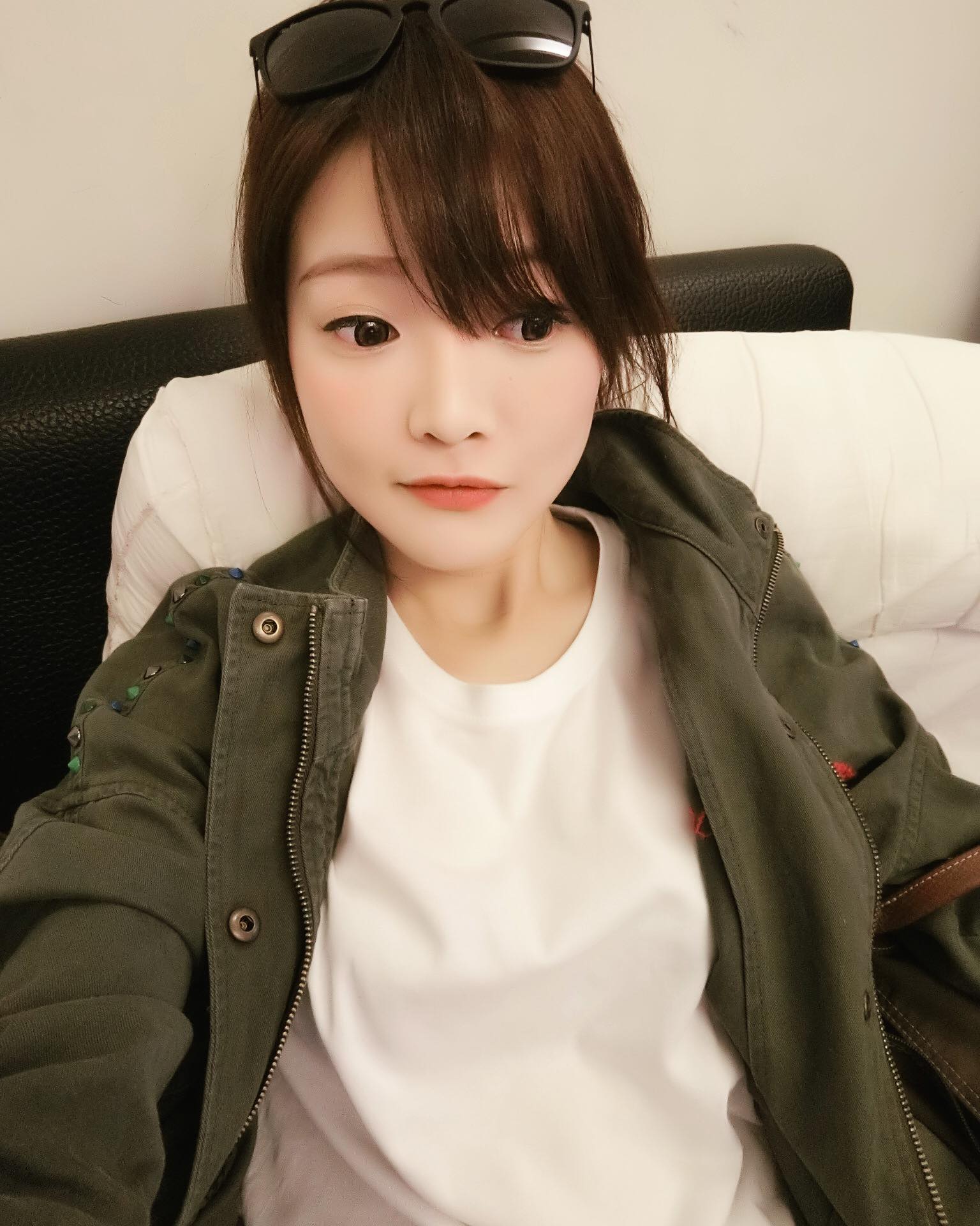 周荀/DenKa - 前幾天討論到其實直播軟體單純聊天會有點無聊的這件事情。... | Facebook