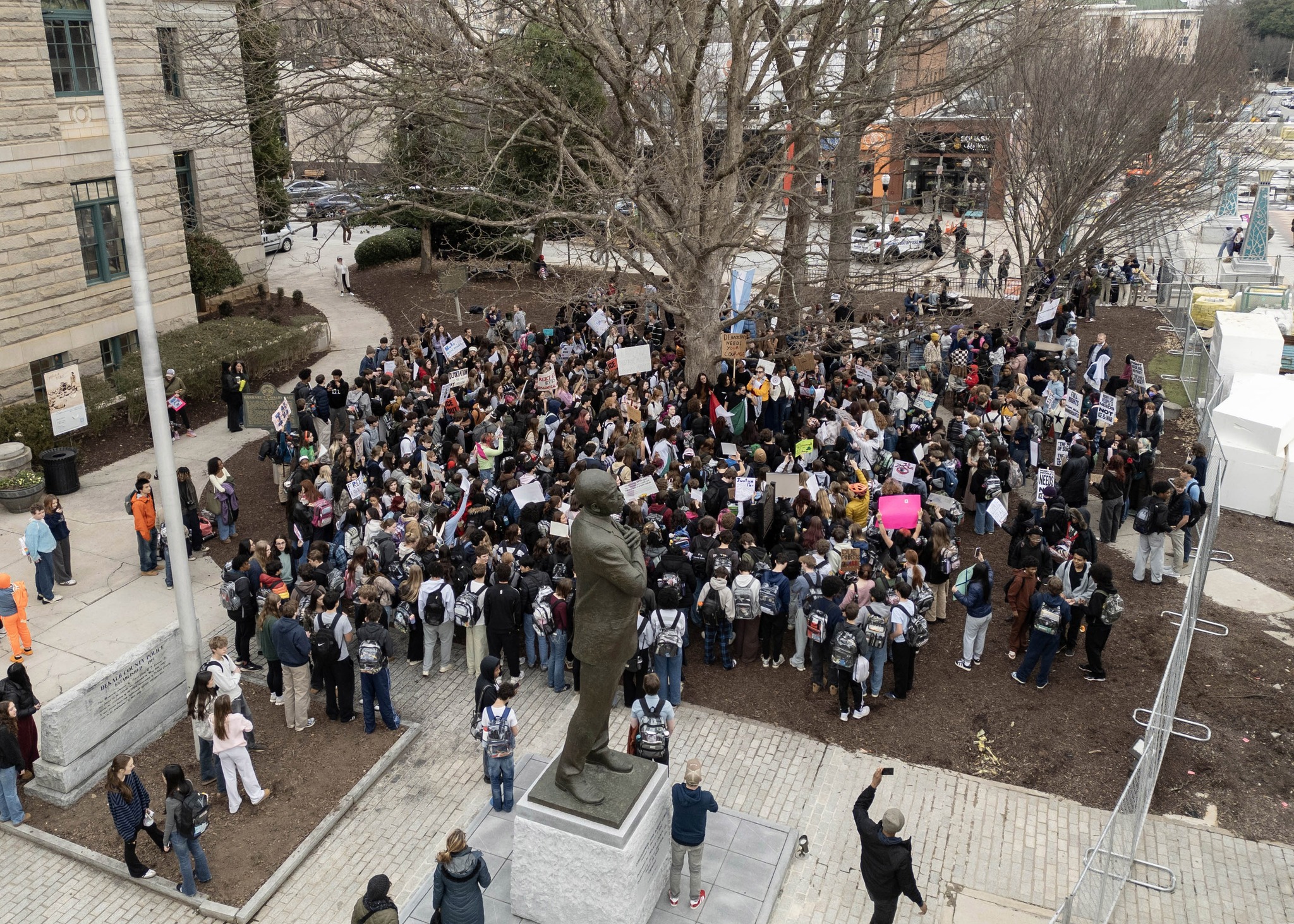 Decaturish.com - Hundreds of Decatur High School students... | Facebook