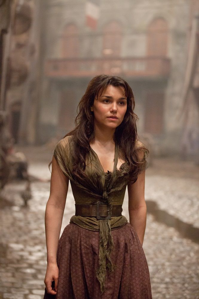 映画 レ ミゼラブル 登場人物 エポニーヌ テナルディエ夫妻の娘 マリウスに片思いしているが そのマリウスはコゼットに一目惚れ マリウスの コゼットへの恋を成就させるため 自らの想いを隠して彼に尽くし続ける Facebook