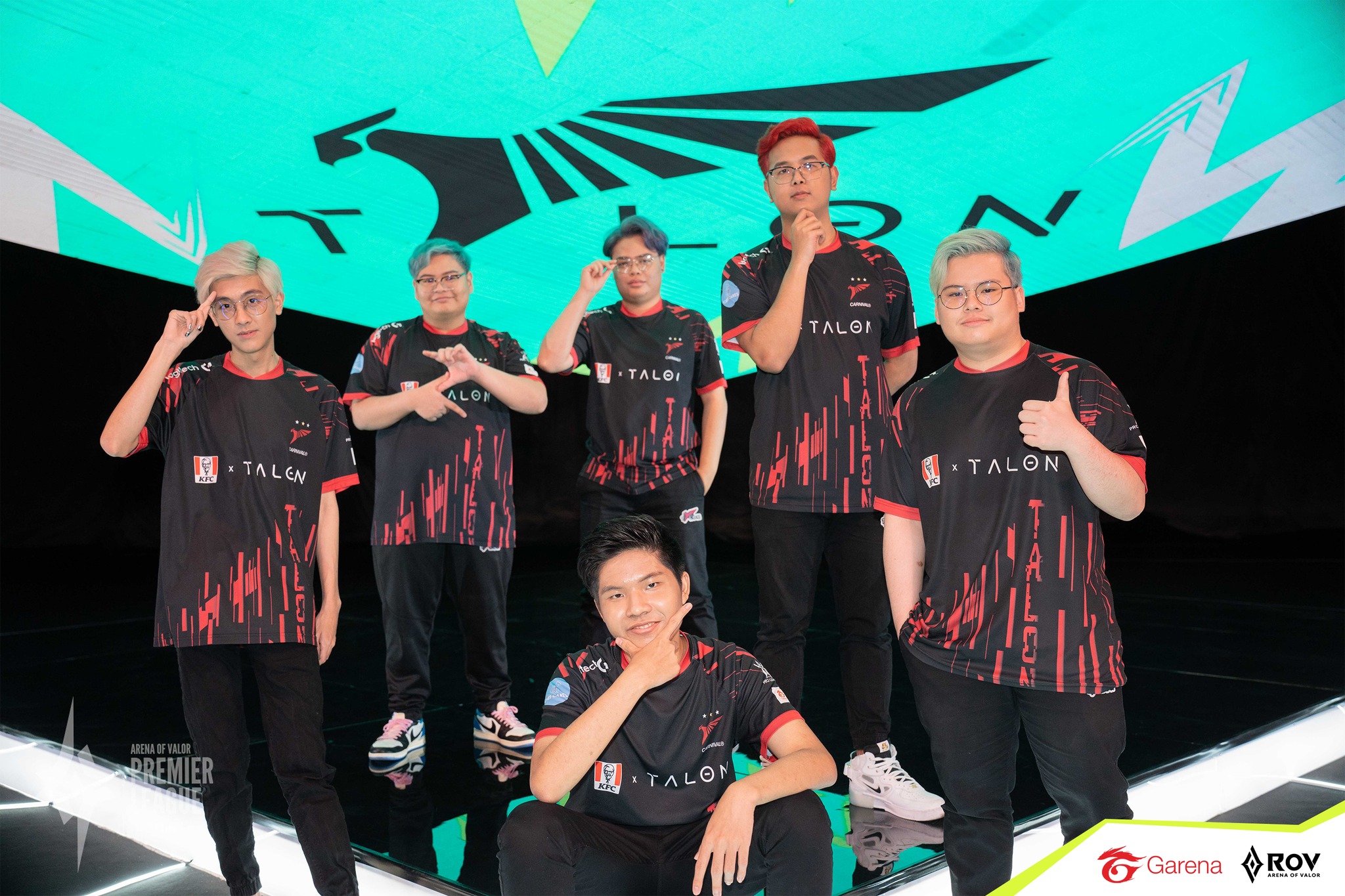 เปิดภาพเบื้องหลัง! ทีม 🦅KFC x... - Garena RoV Tournament