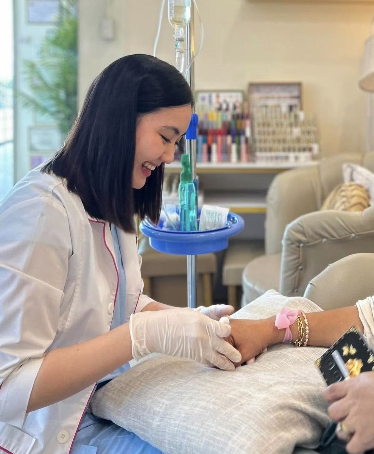 best glutathione drip in the philippines ✨ at La Pearlé ✨ Glow from within and feel your with Glutathione Drip! Benefits: • Brighter, more radiant skin • Powerful antioxidant support • Helps promote a more Quantity:1 Bottle Catalyst Compounds BPC-157 Capsules Sleep Stress & Mood for Women