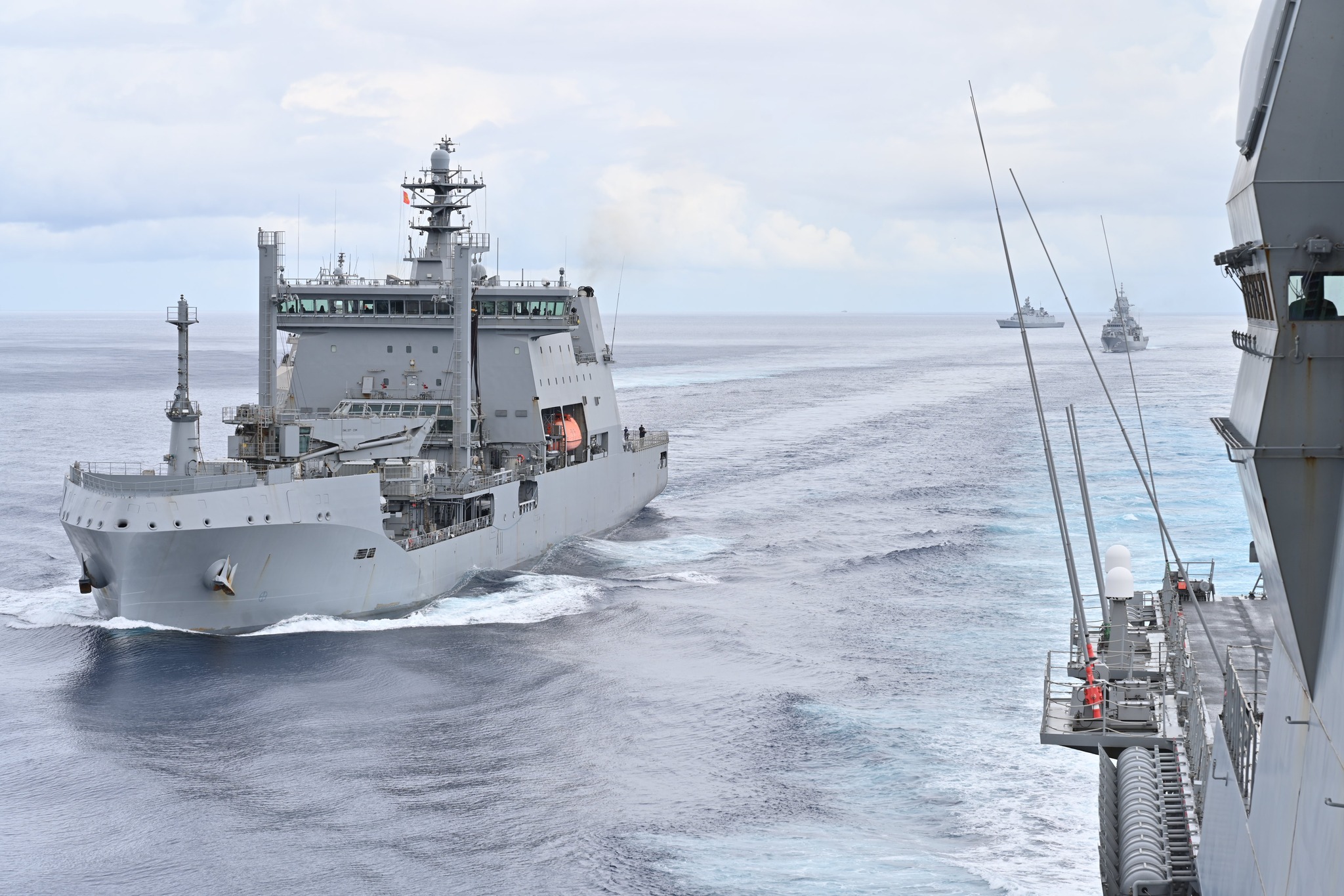 防衛省 海上自衛隊 (Japan - 舞鶴教育隊_分隊行進