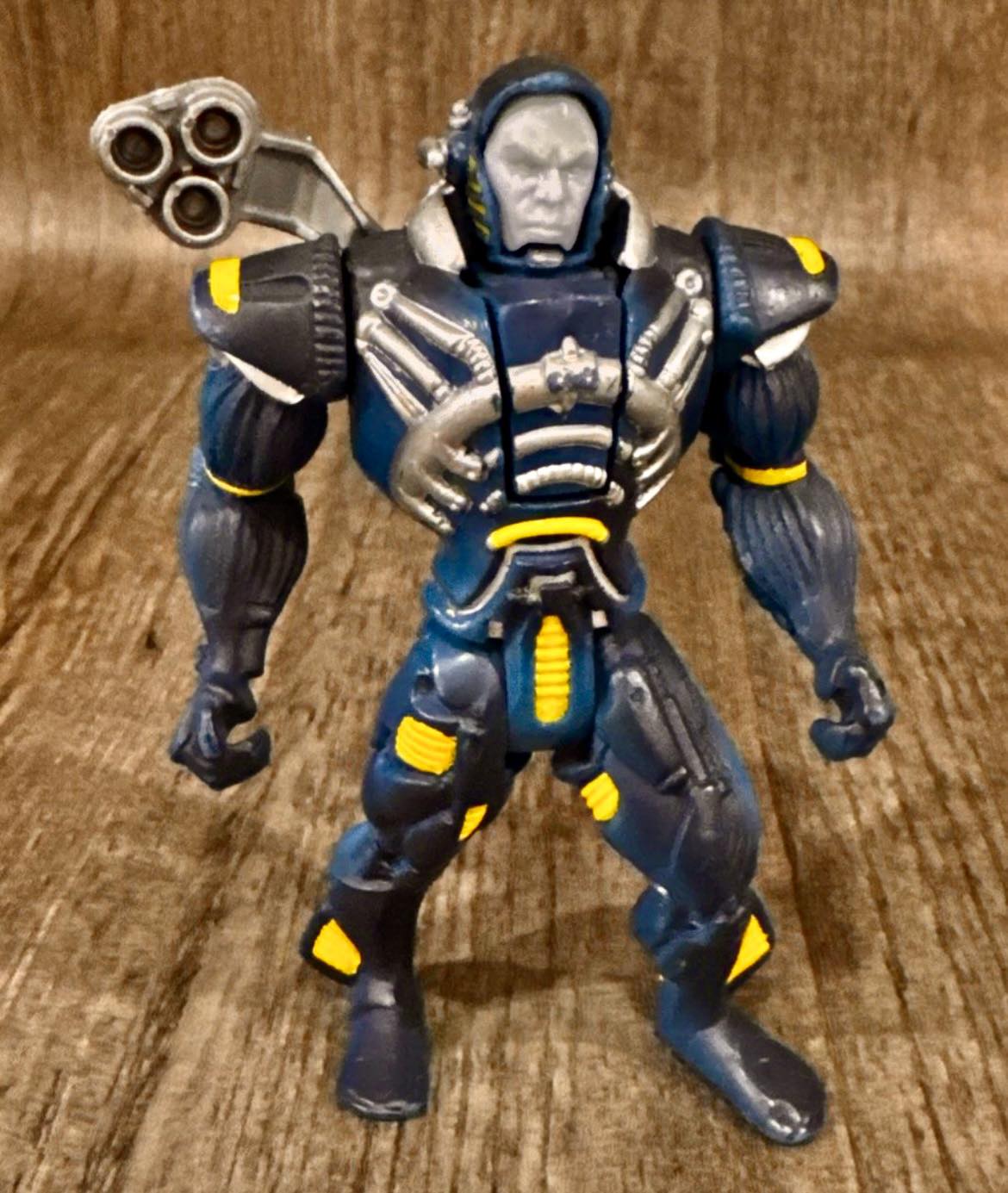 Continuing our look at Kenner's ALIENS: HIVE WARS line; their last