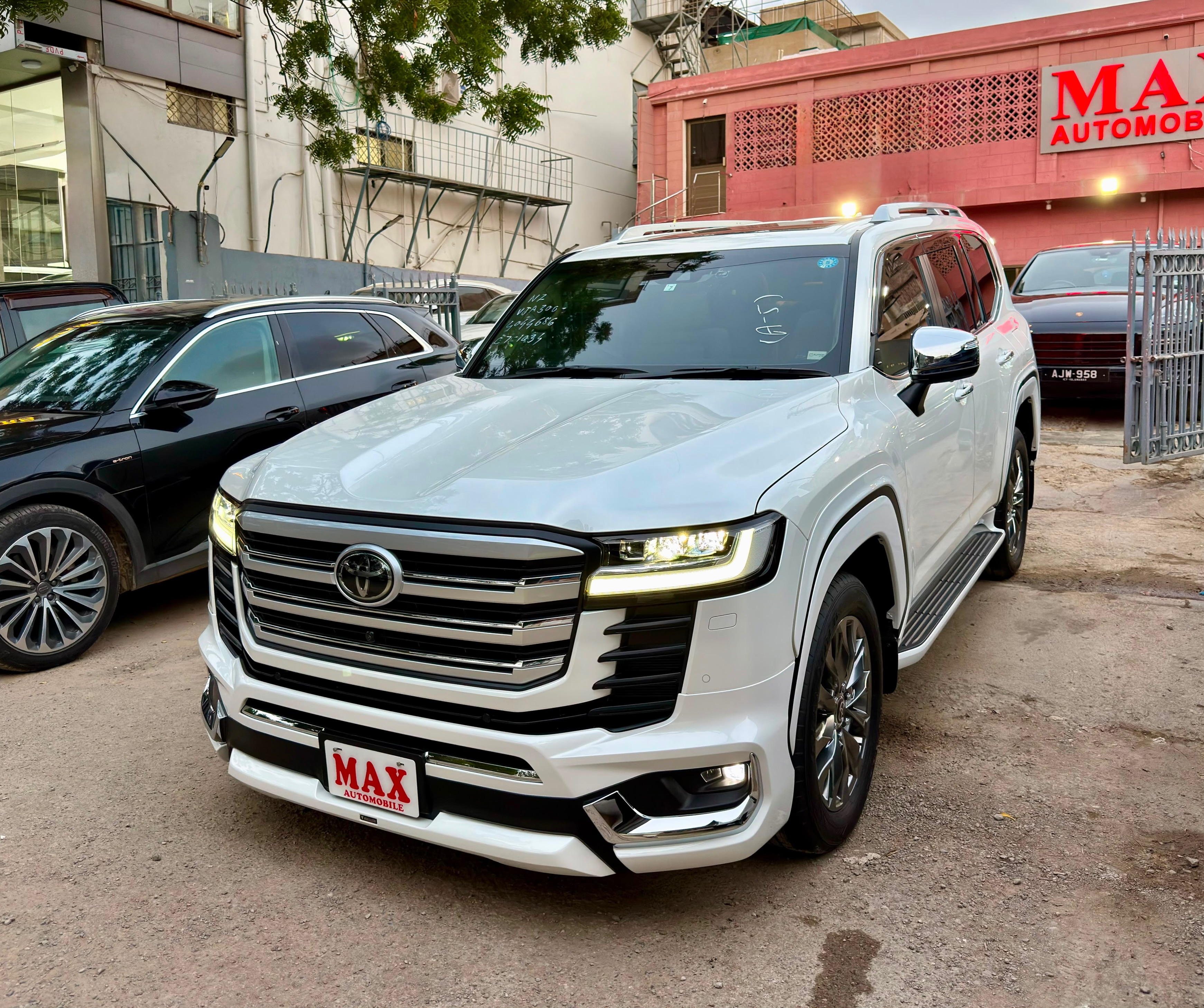 FRESH ARRIVAL! TOYOTA LAND CRUISER ZX Model: 2022 Mileage: 5,000