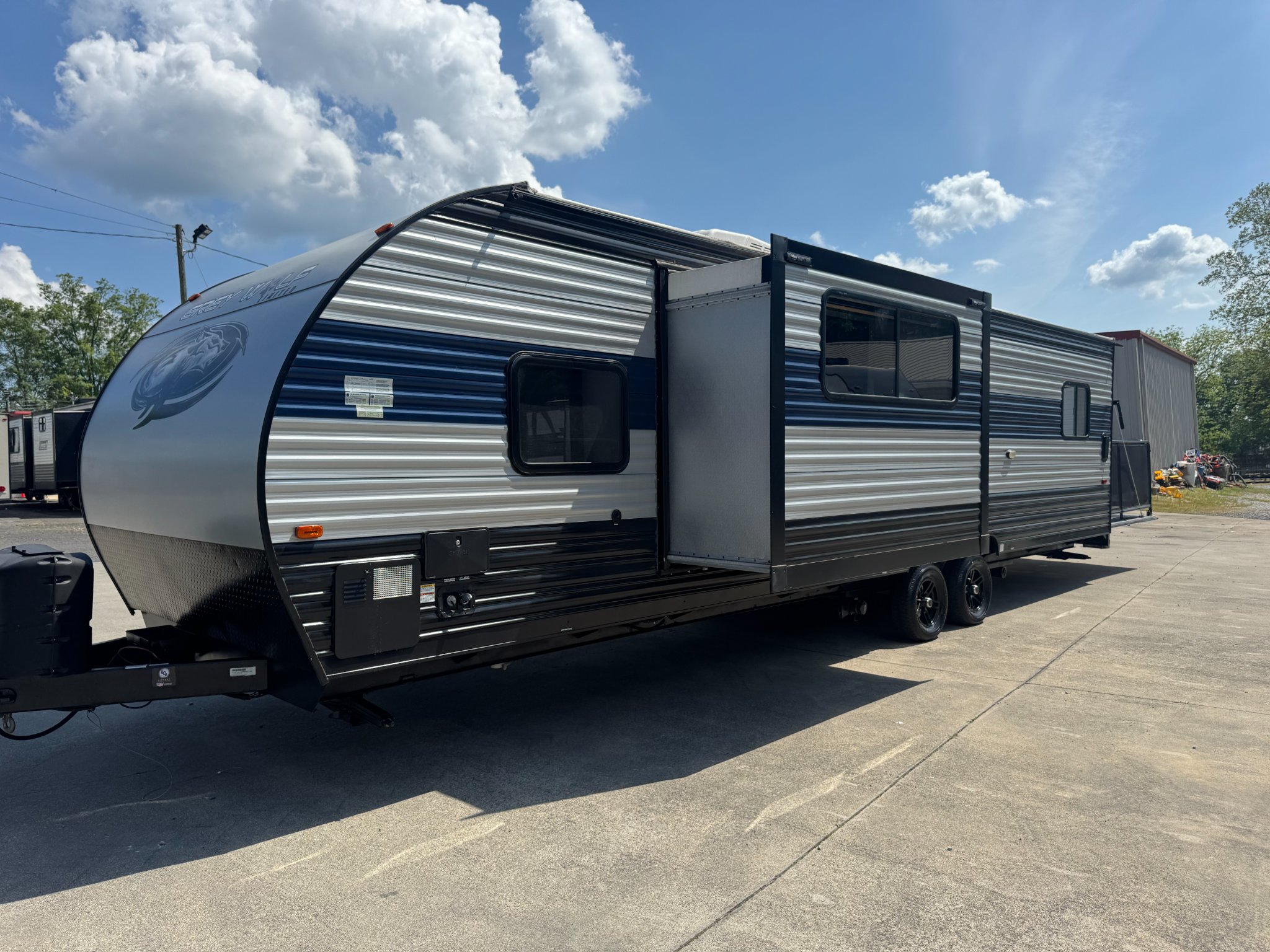 2022 Forest River Cherokee Grey Wolf 27RR....Toy Hauler..11Ft Toy Box ...