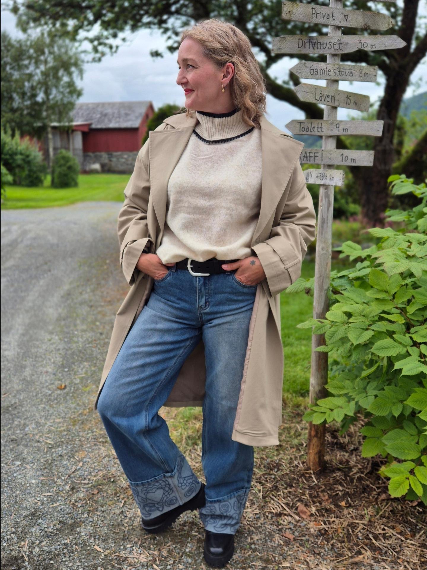 Back to work! ? AUGUSTINA trenchcoat 2399,- JIA genser 100% ull 