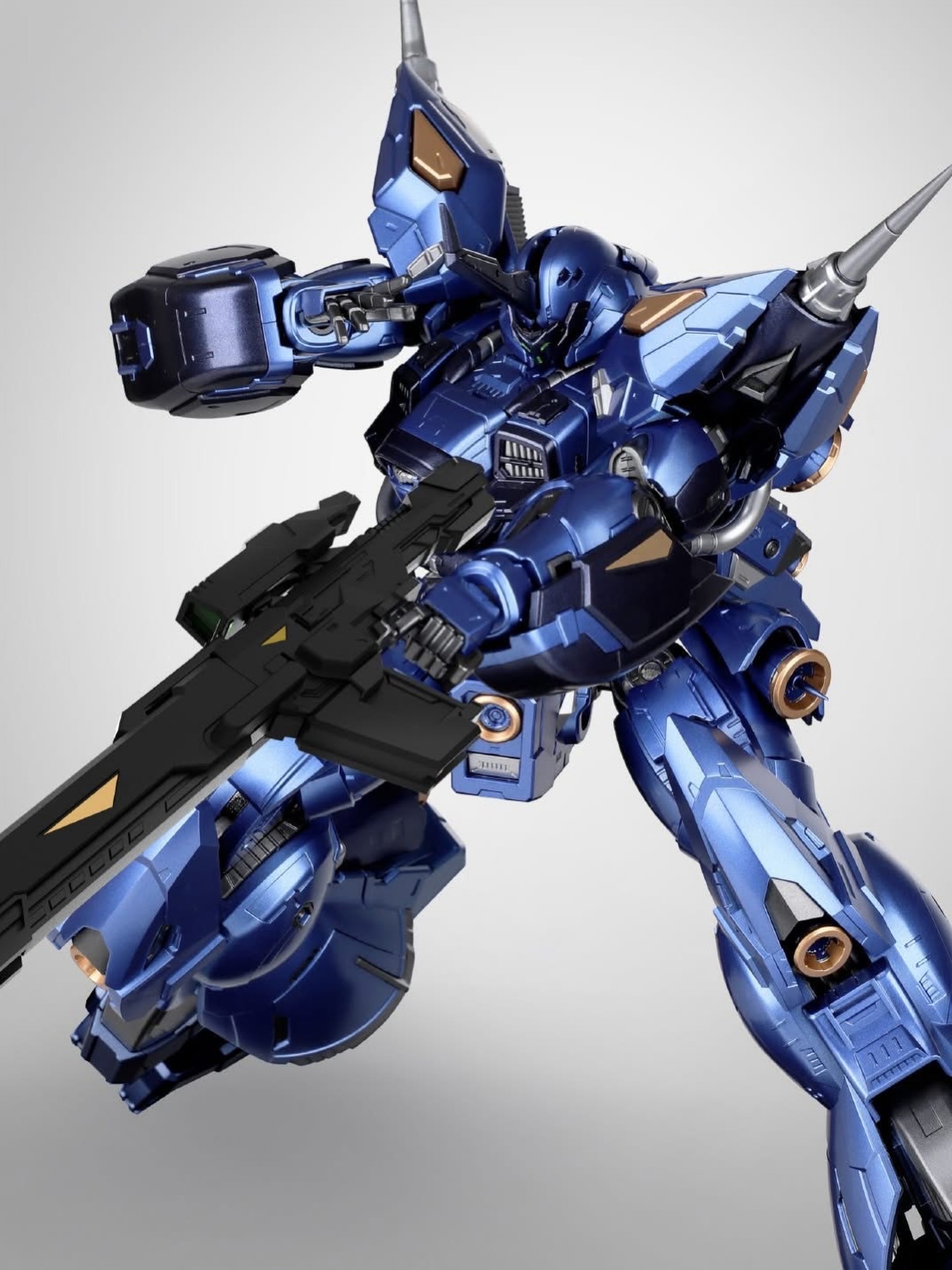 This beautiful, massive, and shiny Zero World 1/100 Scale Dark