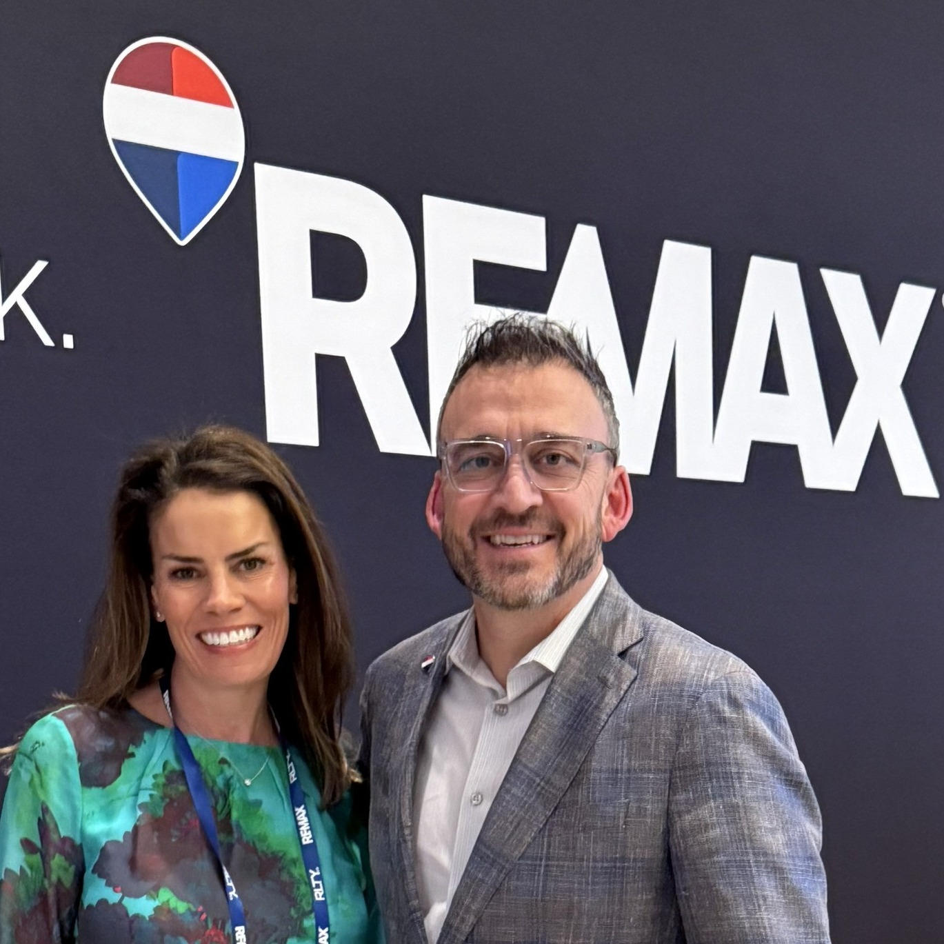 🔥 What a moment at the RE/MAX R4 Convention in Las Vegas! 🔥 Honored to ...