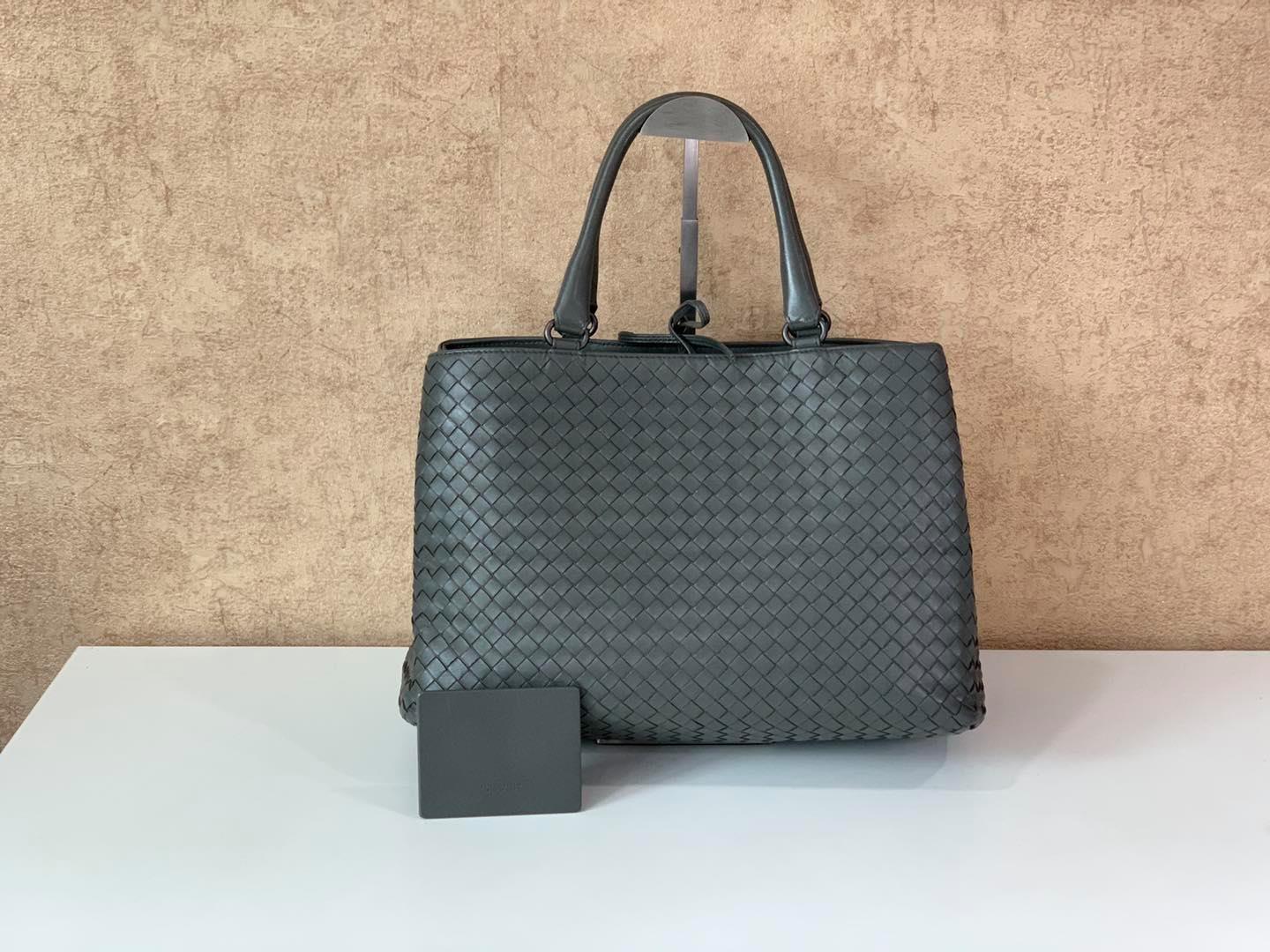 Luxury Galeries Bottega Veneta 高级托特包 Facebook