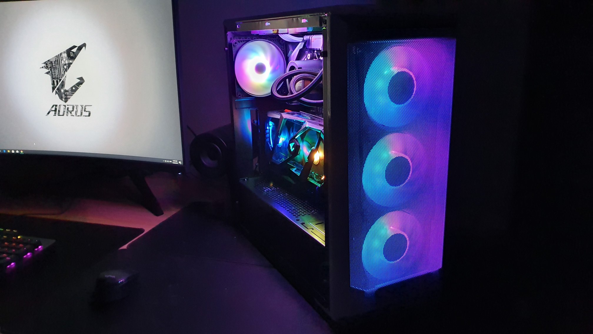 MONSTER PC - MONSTER PC wanted a different aesthetic build...