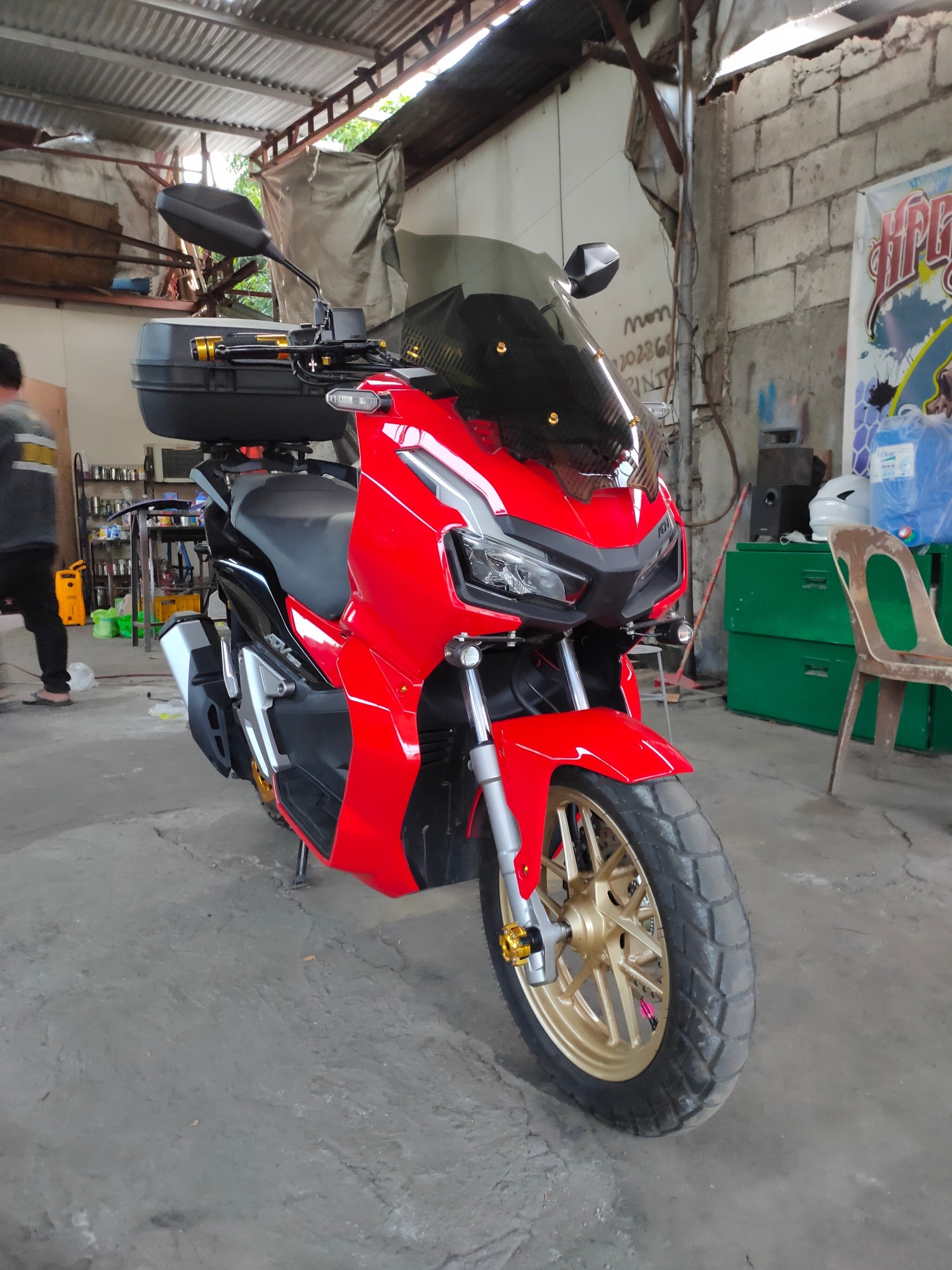 Kevs Autoworks - Honda adv 150 bottom fairigs repaint...
