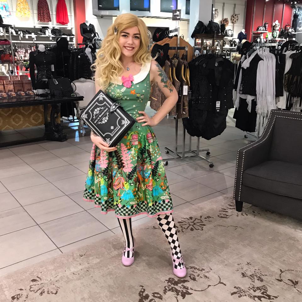 🌟✨ Join the Wonderland fun! 🐰🖤 Check out the Alice Lolita