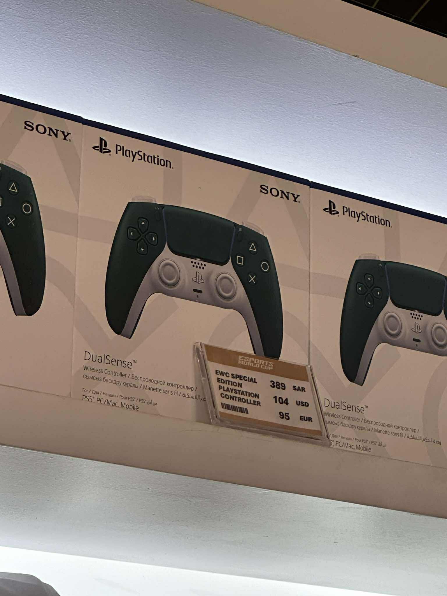 Exclusive ps5 dualsense controller in alpine/jewel green