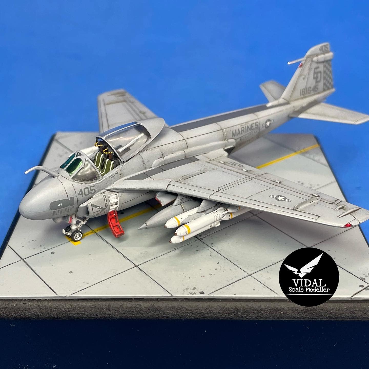 A-6E Intruder VMA-533 “Hawks” 1/144 Dragon @vidal.scale.modeller