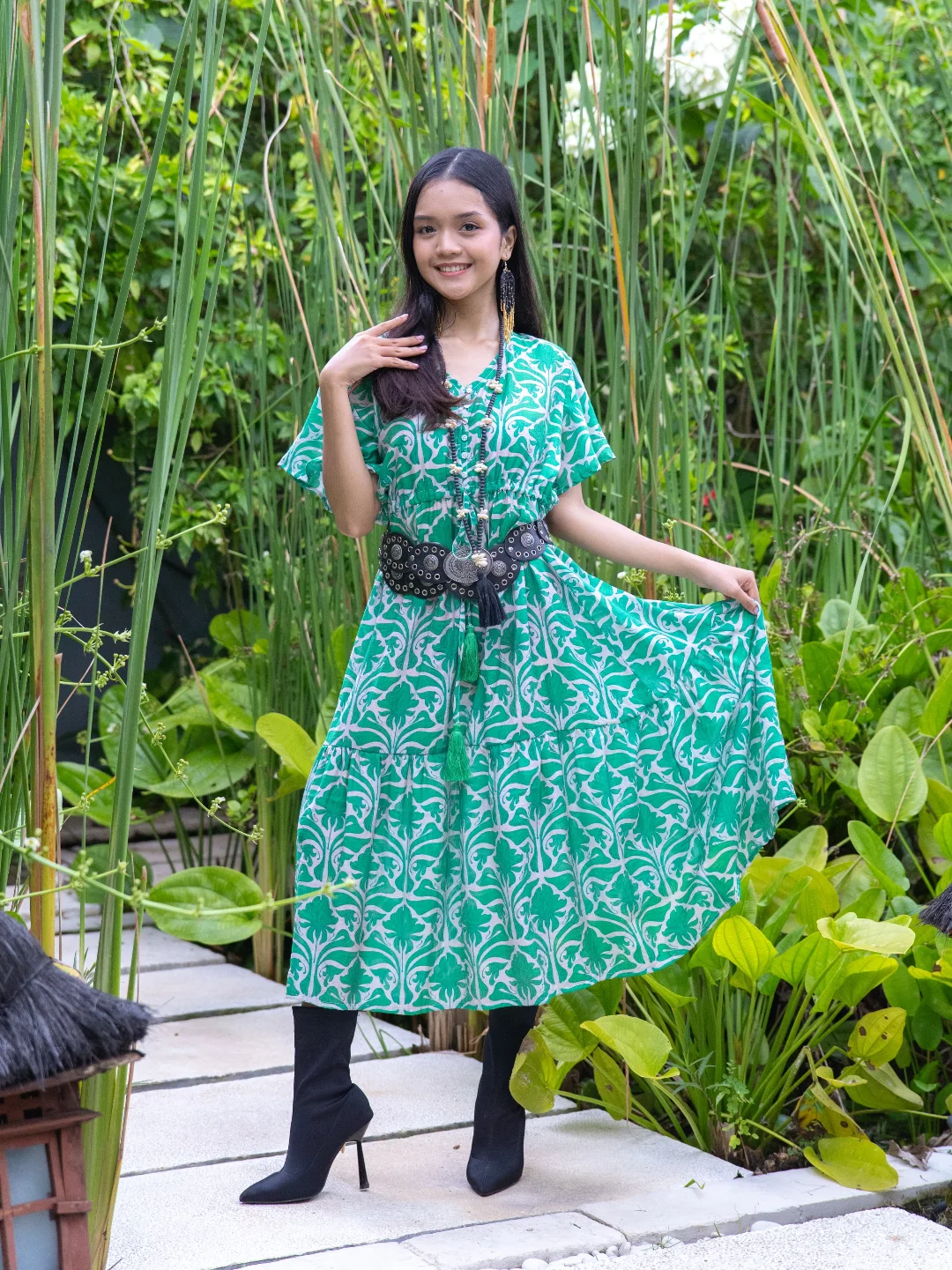 Fresh in green 💚 This flowy boho dress brings nature-inspired elegance to your wardrobe. Lightweight and easy to wear for every sunny occasion. Bali Boho Fashion 📍Seminyak Open 9AM
