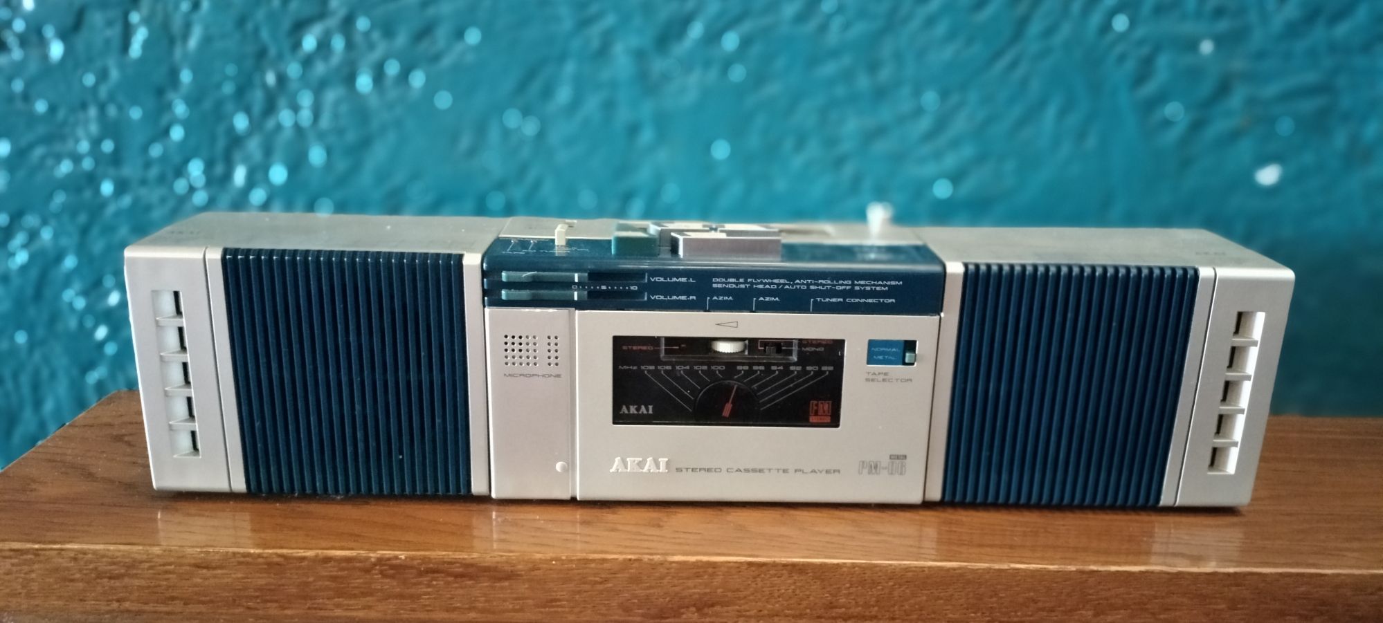 1980, Akai PM-06 mini boom box with detachable speakers and