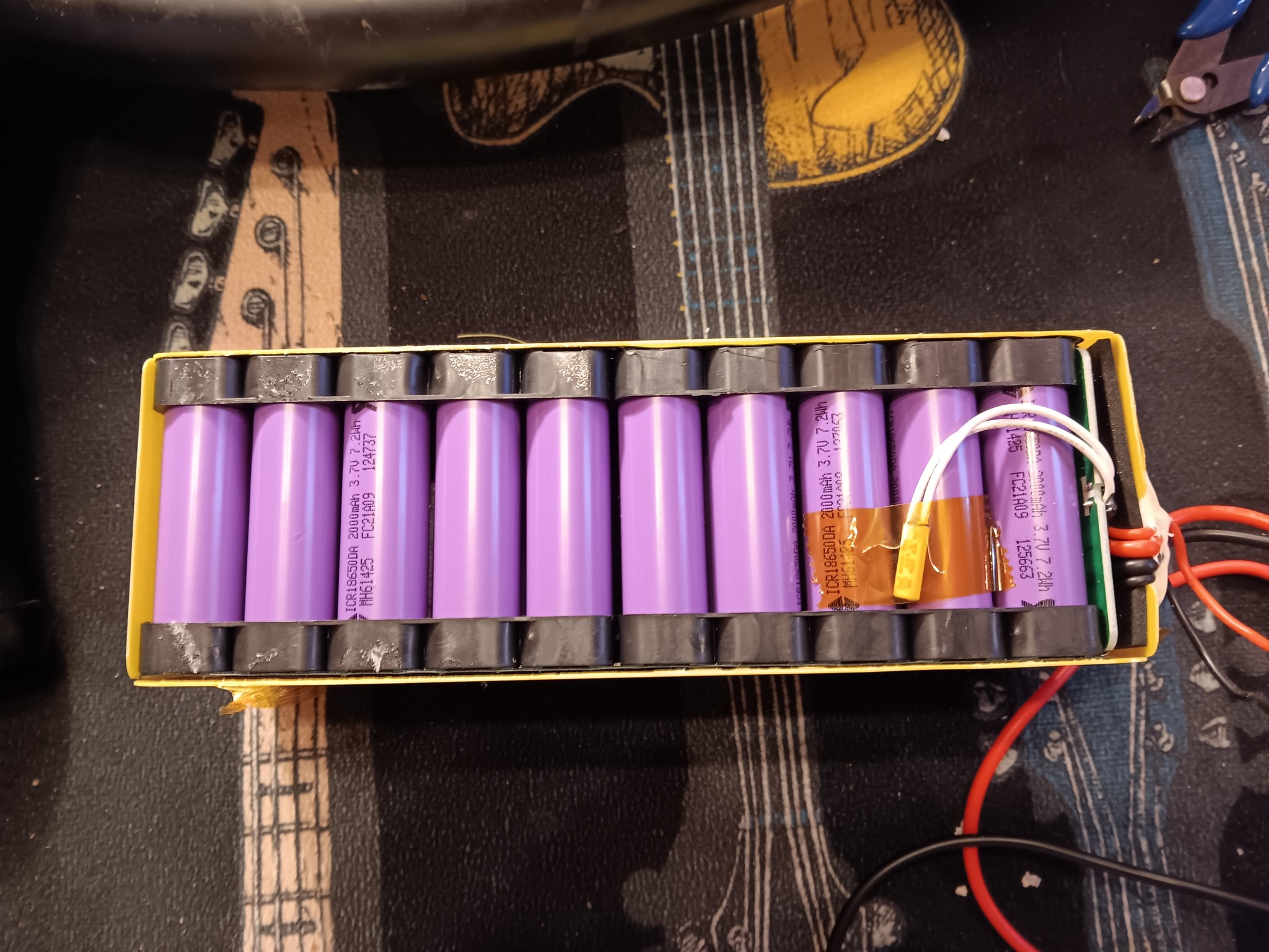 Who makes custom batteries for Jetson Bolt e-bikes?
