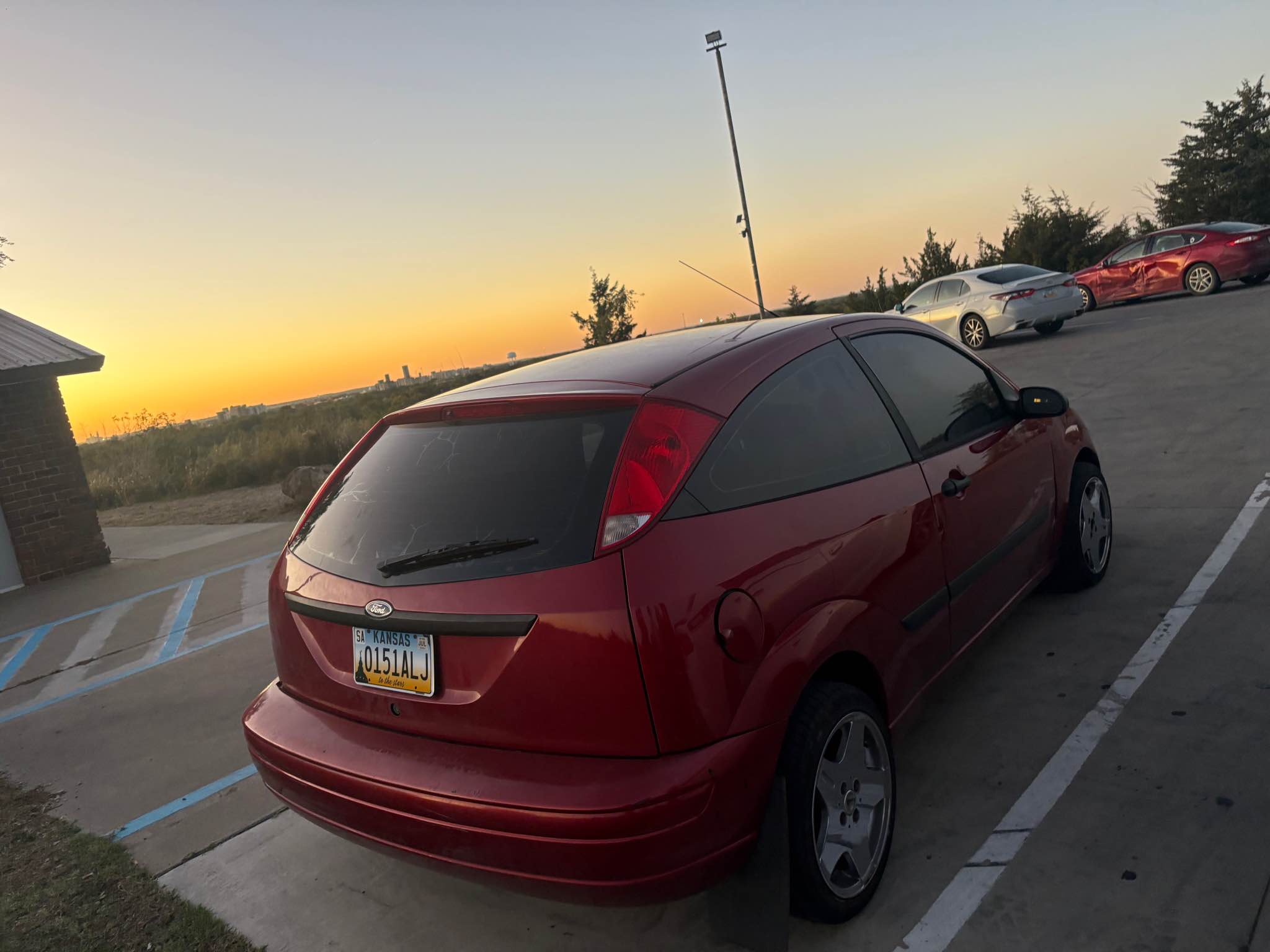 12 Focus in exceptional condition. Interior is clean, exterior is