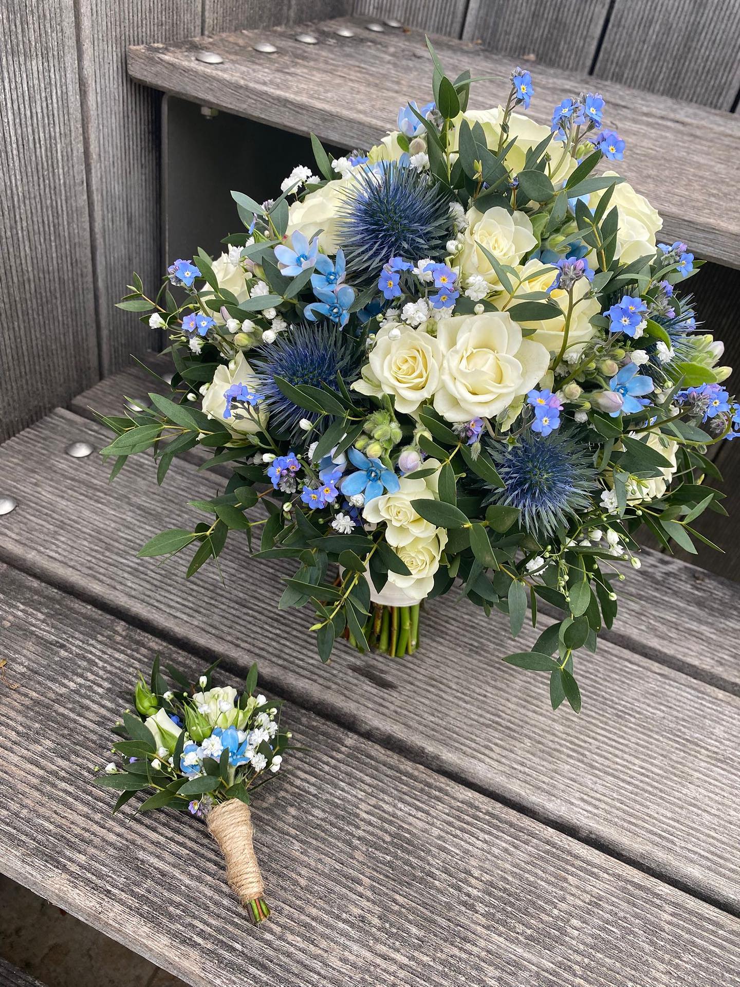 💙 Vergissmeinnicht, Eukalyptus und weiße Rosen in Kombination 💙 Eine weitere wunderschöne Hochzeit im Mai. Alles gute an das Brautpaar! 💍 #weeding #weddingseason #flowers #blumendeko #blumenaumayr #