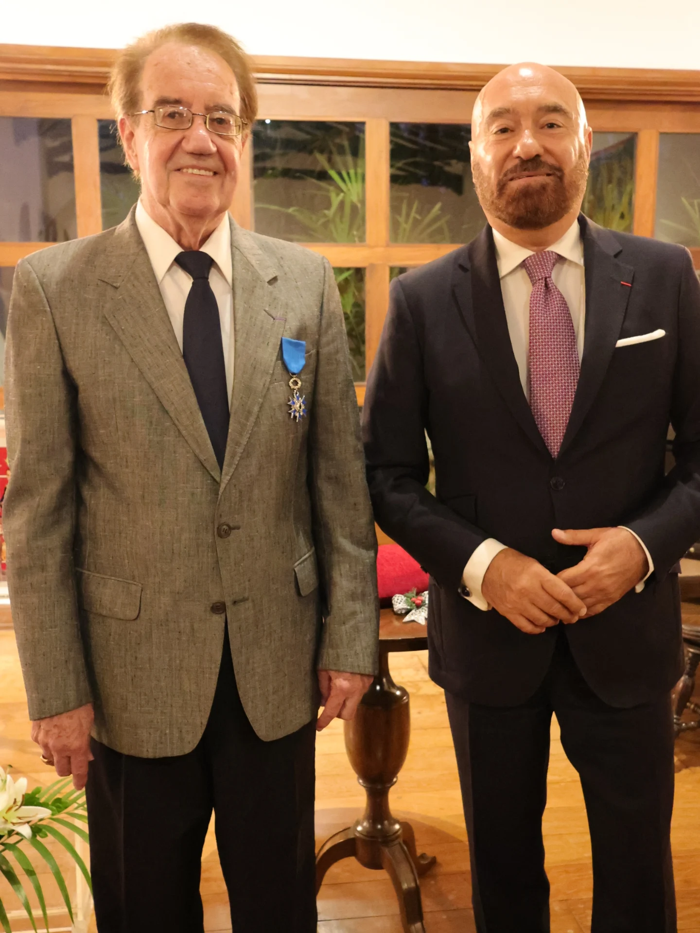 La France au... - La France au Paraguay / Francia en Paraguay