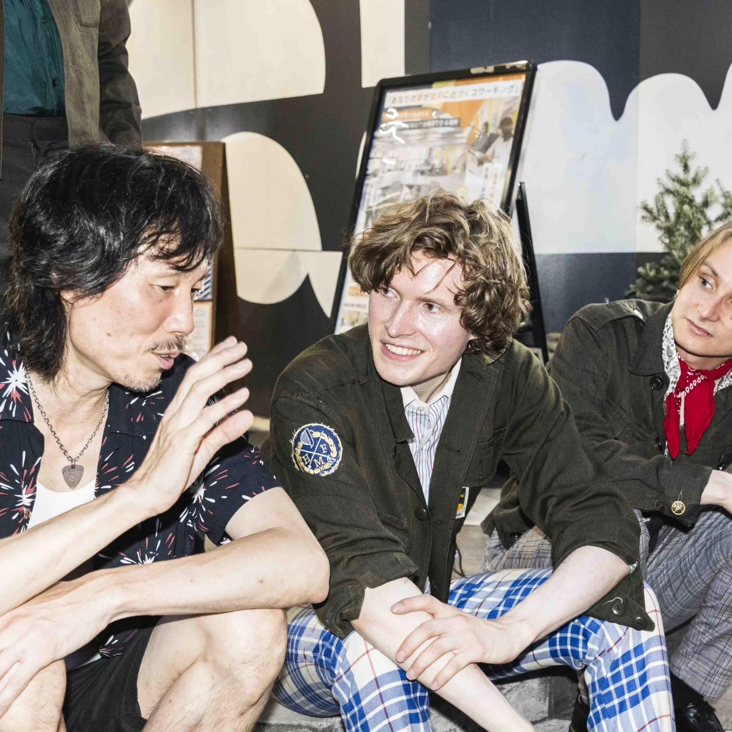 Last Friday we released a Japan only single Baby please go home 