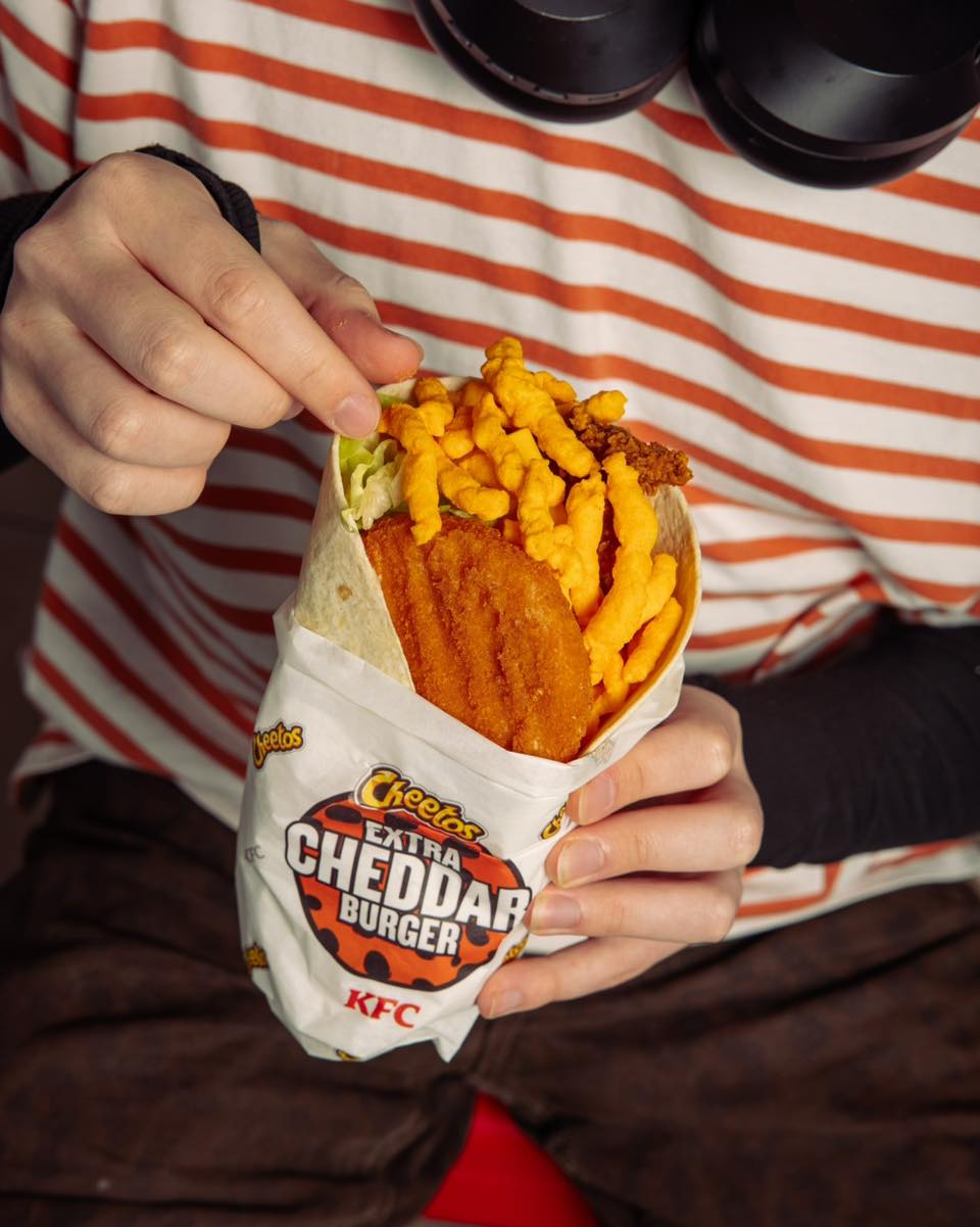 KFC - Nouvelle collab 🔥 KFC x Cheetos 🧡 —— Pour votre santé, mangez au ...