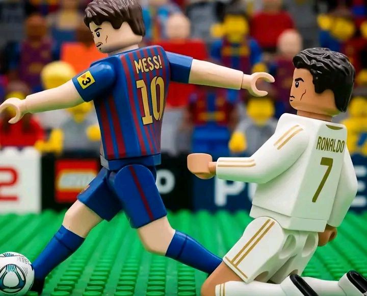 🚨 LIMITED EDITION Cristiano praying to Messi — in LEGO version.