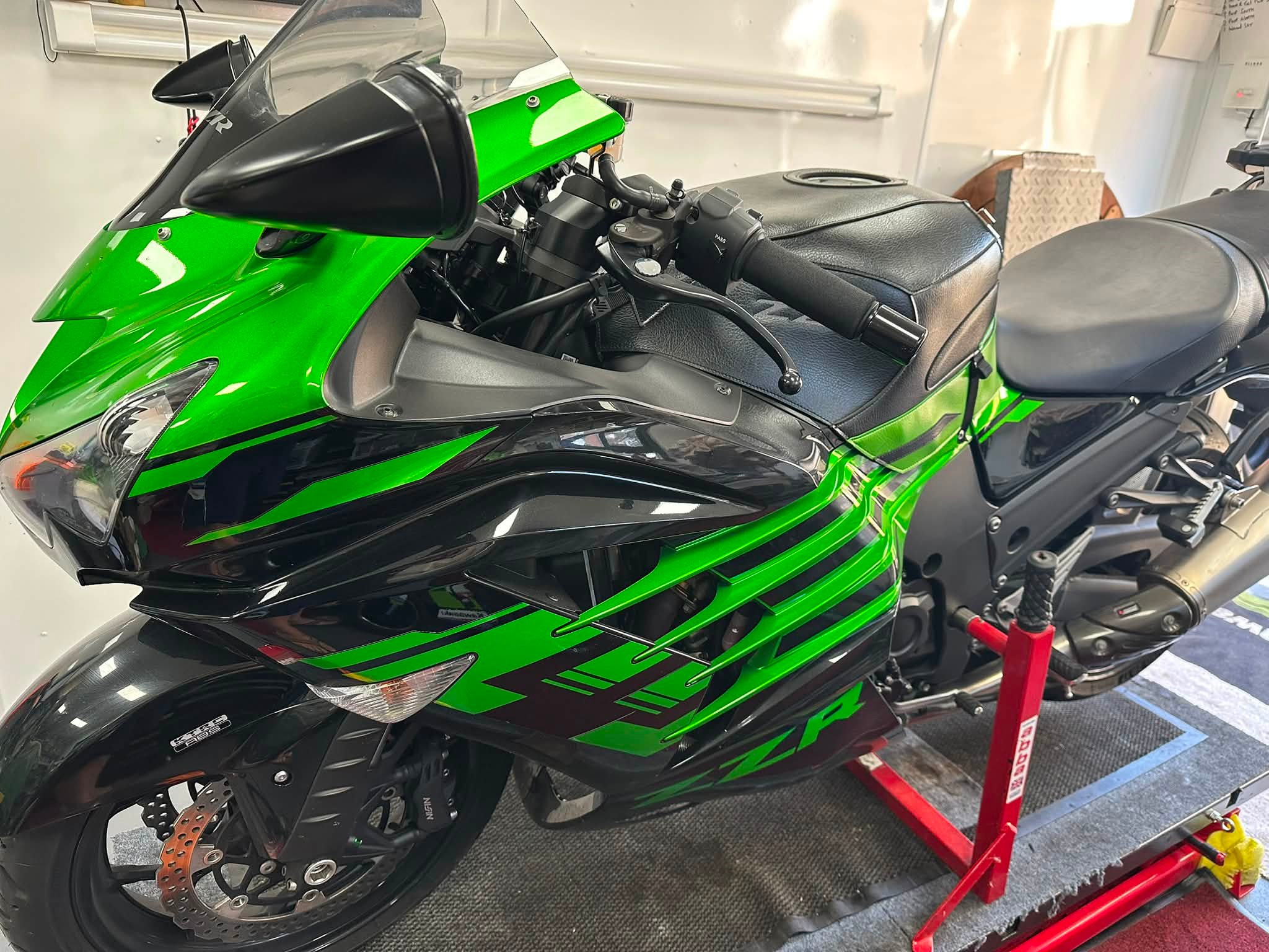 ぺぺ Adrians new shock and quick oil change…