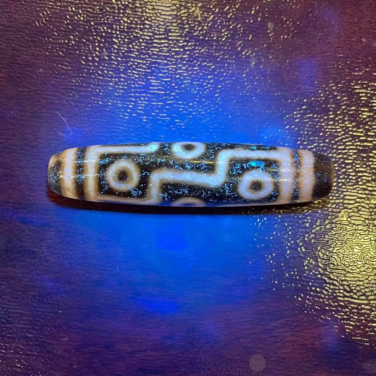 折线九眼天珠， 结缘价💰RM299 —古韵手工牙黄荧光系列尺寸：60.2*13.8mm