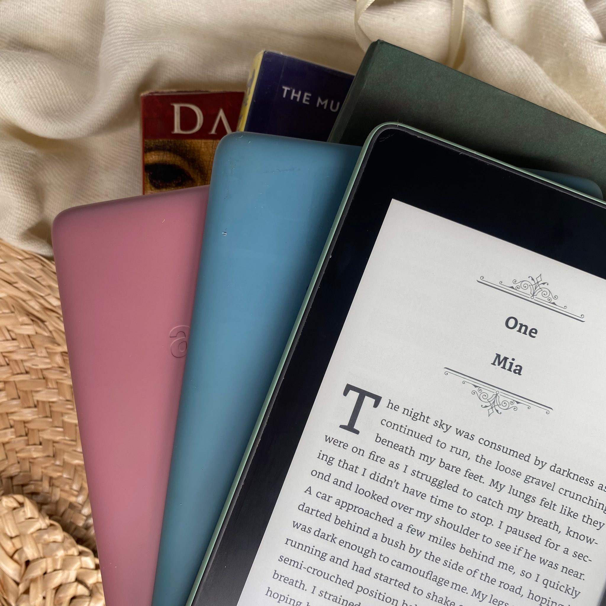 Back in Stock! The Amazon Kindle Scribe 2022 with Premium Pen in