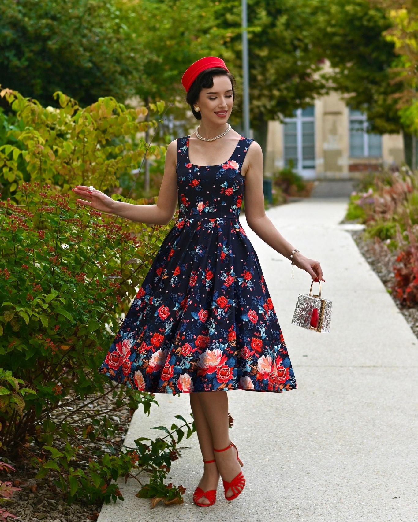 Roses are red, Amanda is blue… and we've completely fallen for her too! 🌹💙