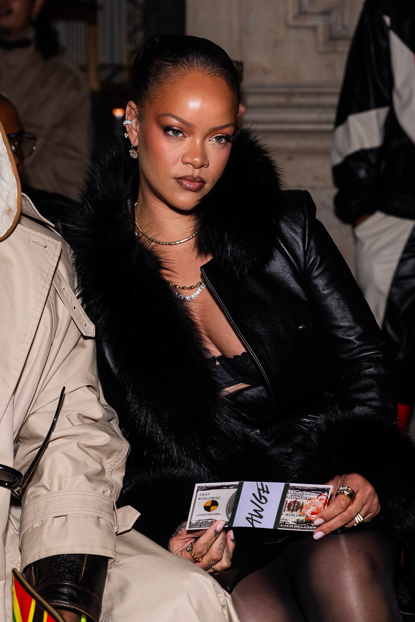 You better work (work, work, work, work)! ✨ Rihanna made a 