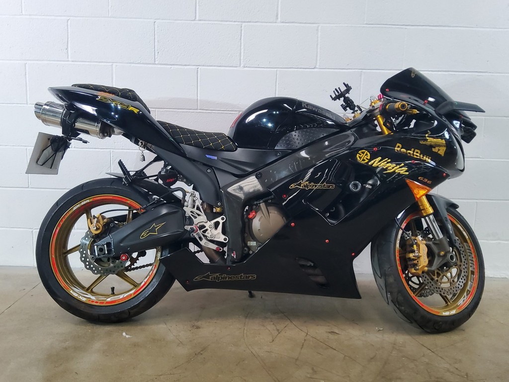 ad: 1998 Kawasaki Zx9r - Zx9-r - Classic - 30k Miles - Full