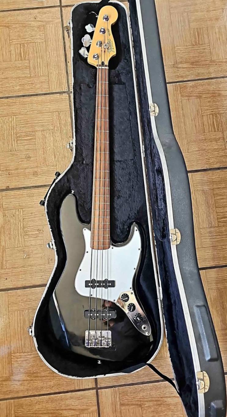 What's the value of a '99 Mexican Fender fretless bass?