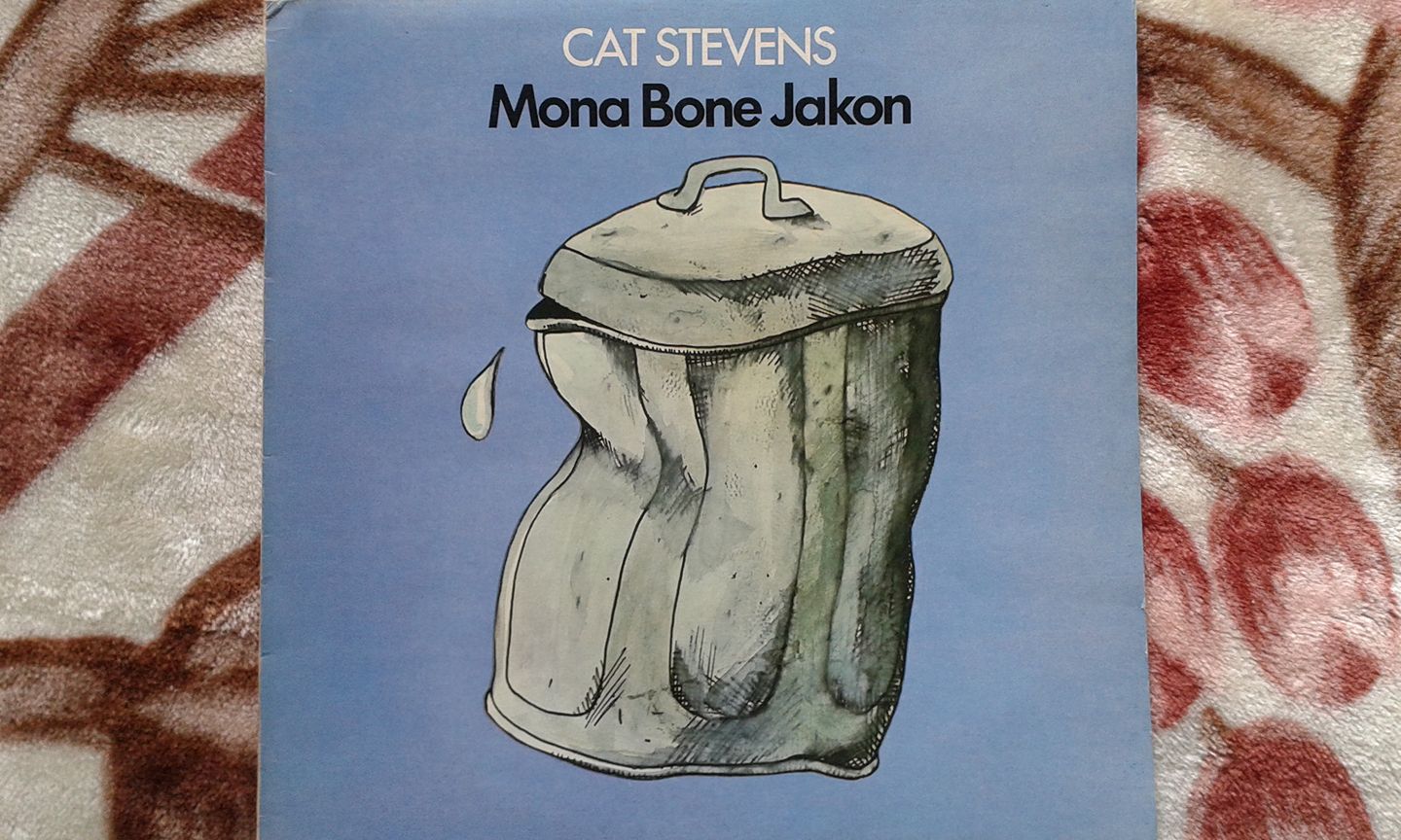 Listen to Mona Bone Jakon, the album that introduced the Cat