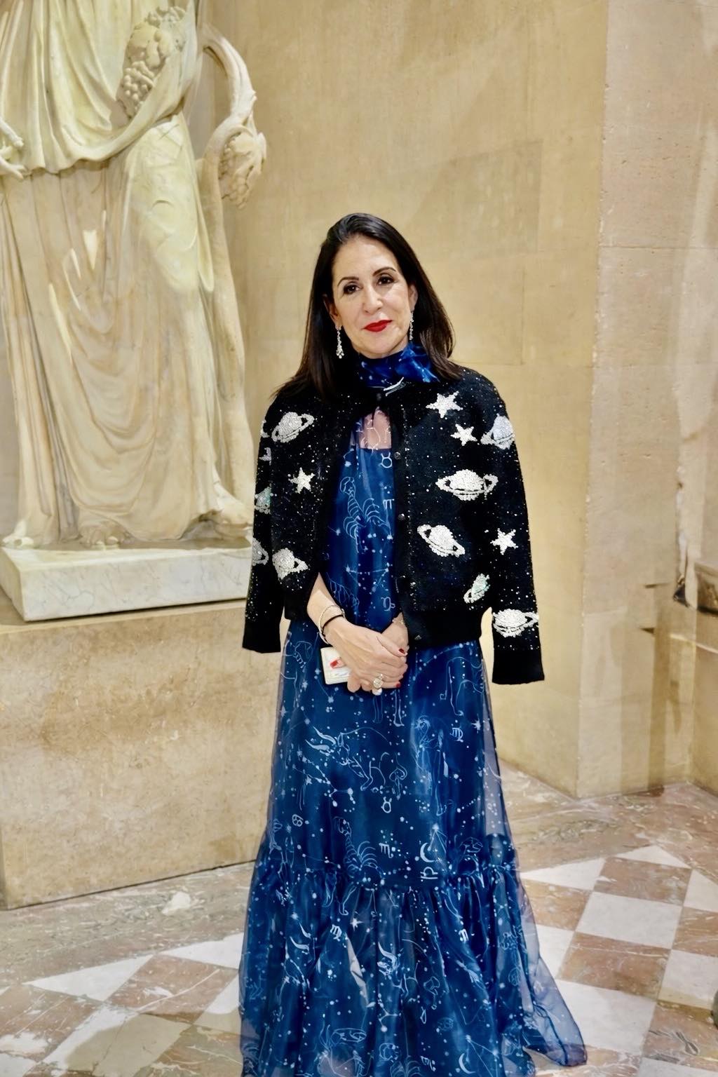 overdressed dress to impress Impress. It's better to be than underdressed, even at the Louvre in Paris. #LisaMirzaGrotts#GoldenRulesGal Impress saratoga Fitting:G v-neck bridal wedding dress Stunning light BLUE Celtic