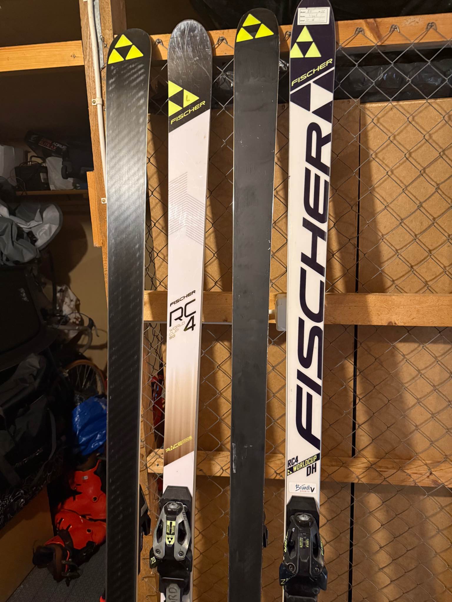 Rossignol, från vänster till höger. - GS 185 cm (R27) SPX 15. Pris 