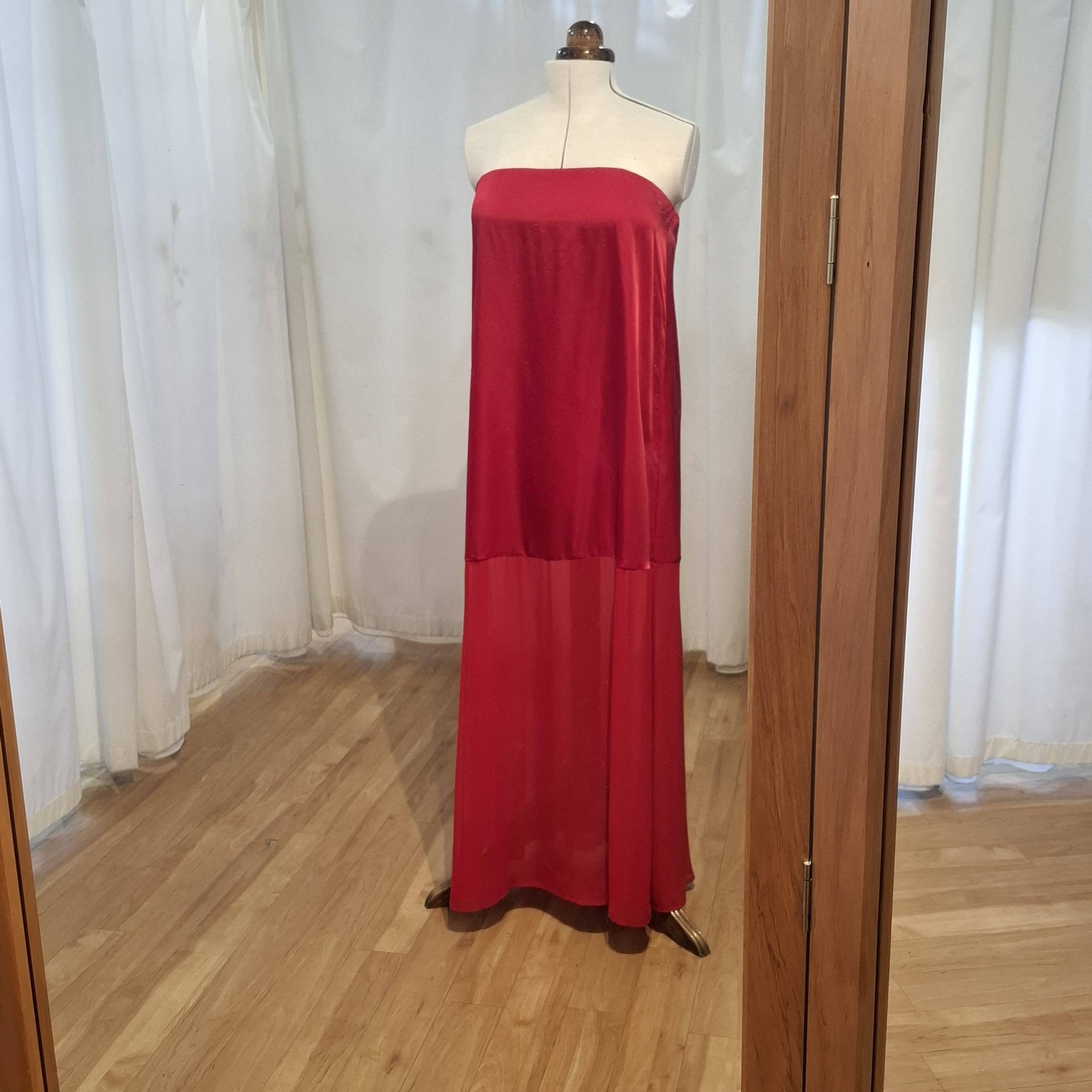 Care needs to be taken whilst shortening a chiffon hem. Very soft and moveable fabric. The hem offcut became a scarf