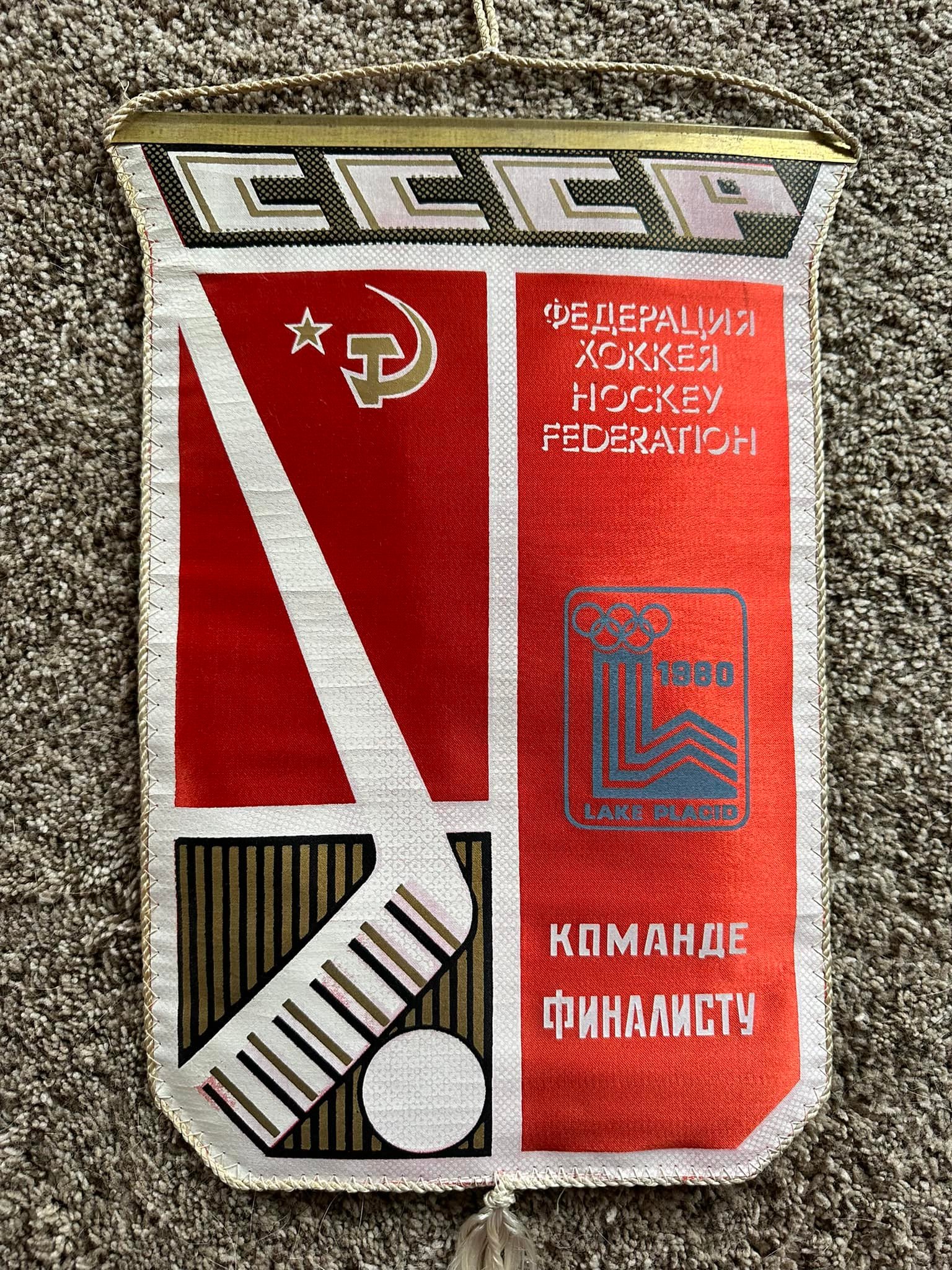 Foulard Vintage 1980 - XIIIes Jeux Olympiques D'Hiver De Lake Placid (New York) - Rouge/Blanc/Bleu - Fabriqué Au Japon