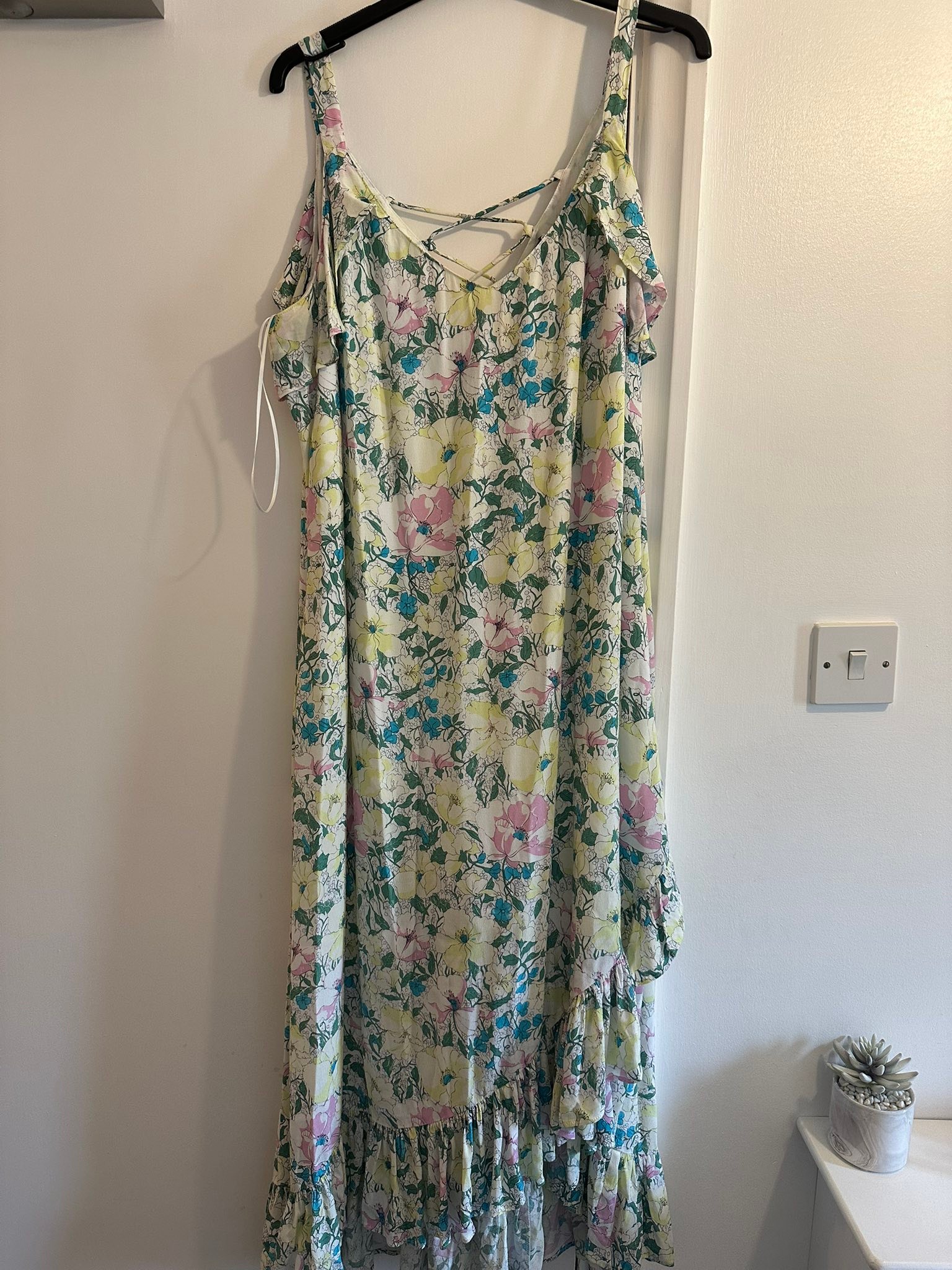 beige long sleeve bodycon dress Pleated – Gabi Swimwear Color:ivory/gold Pattern Type newarrival Mint Green Beaded Cold-Shoulder