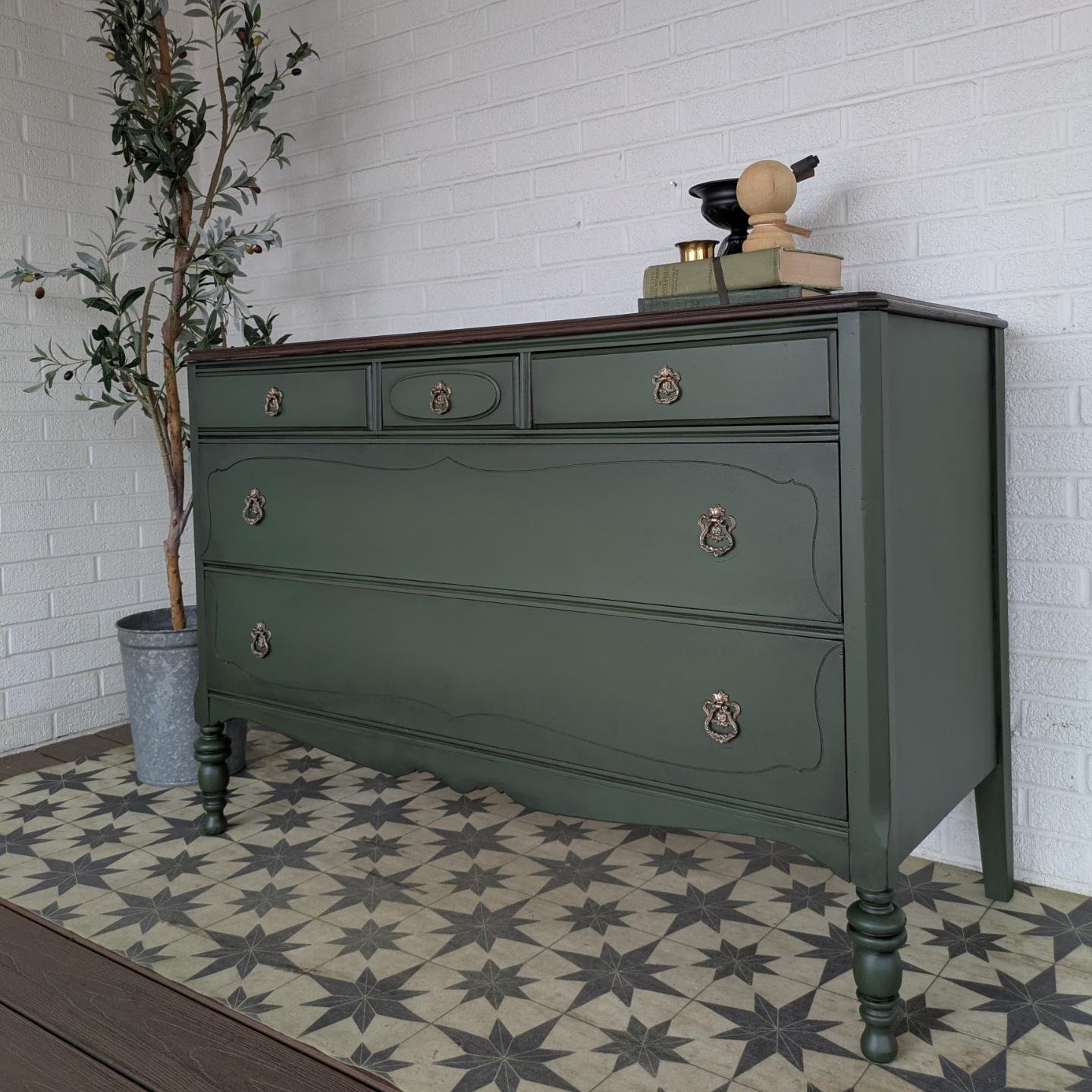dark olive green dresser vintage walnut for sale in Hartville, Ohio Size:6XL (For Waist 44
